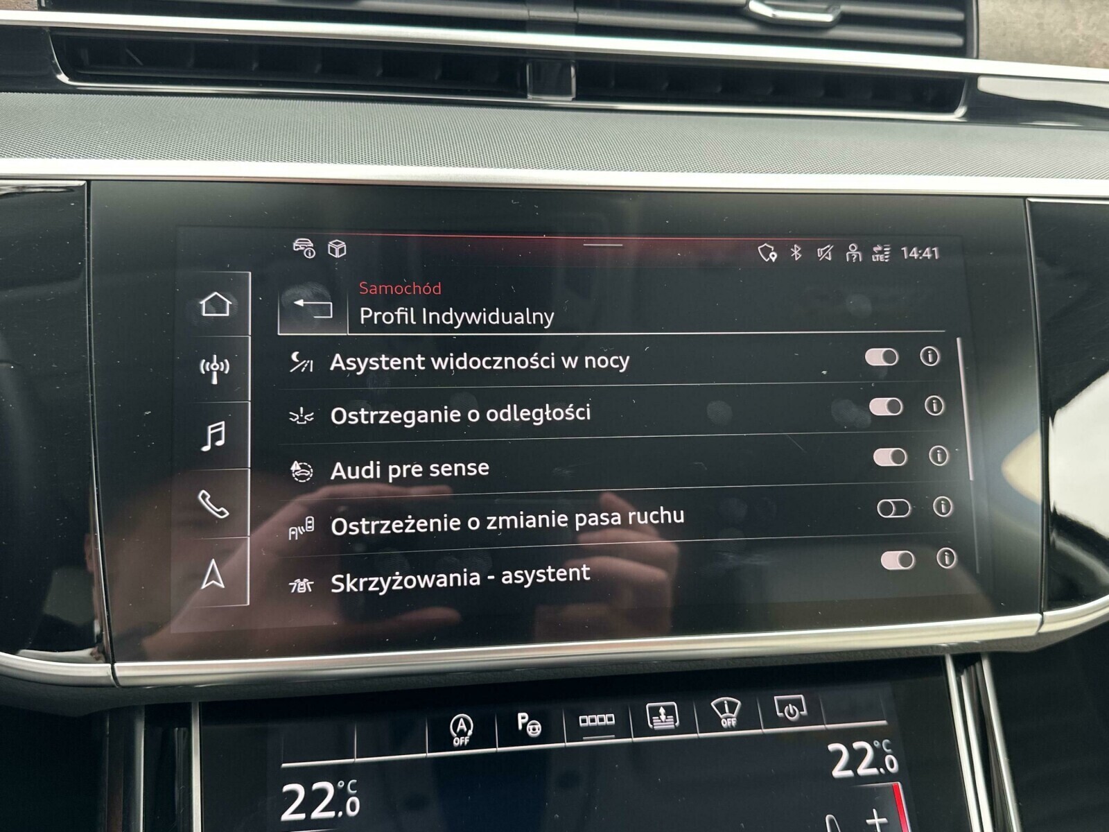Audi A8 - zdjęcie 30
