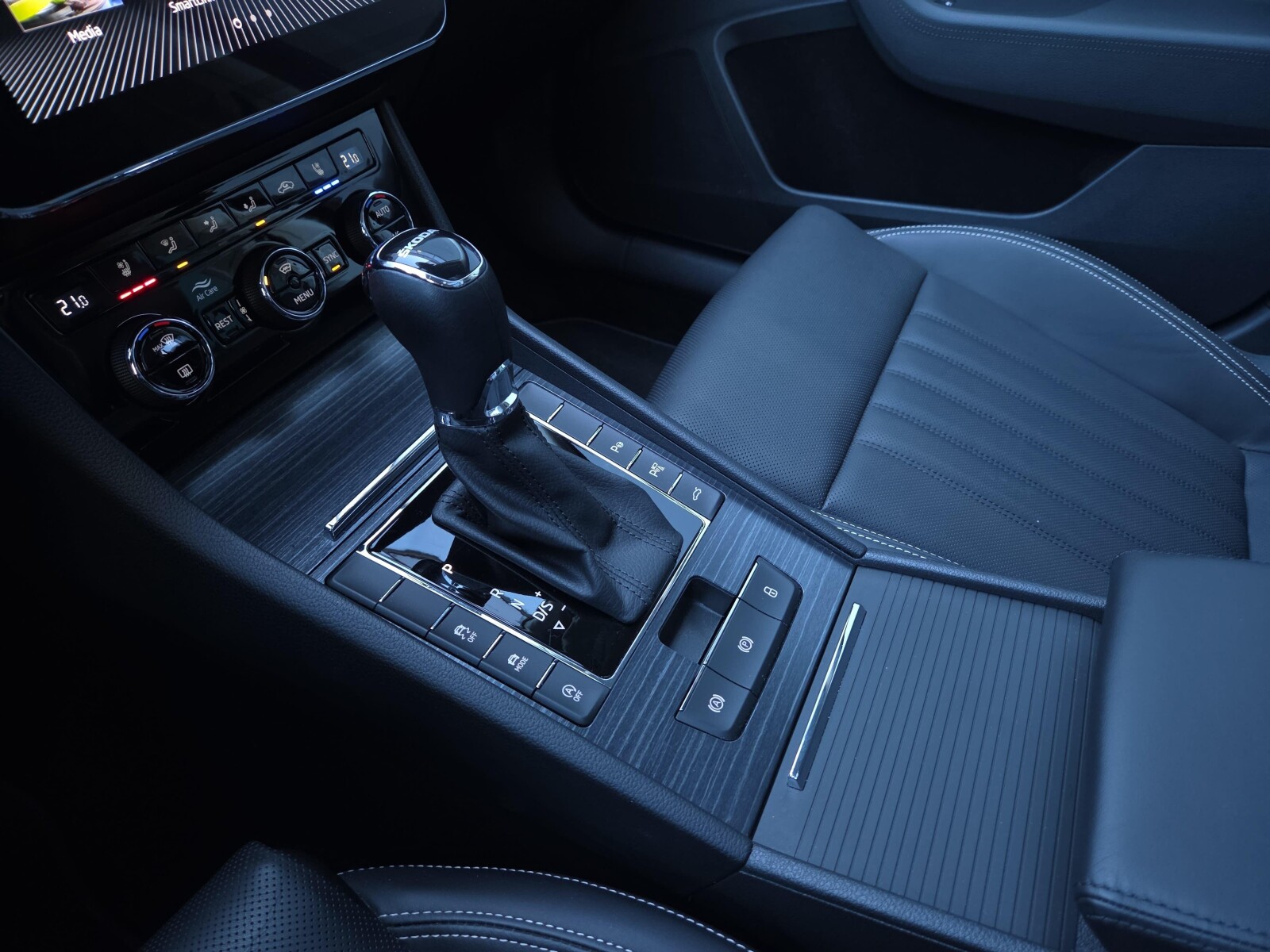 Škoda Superb Combi - zdjęcie 16