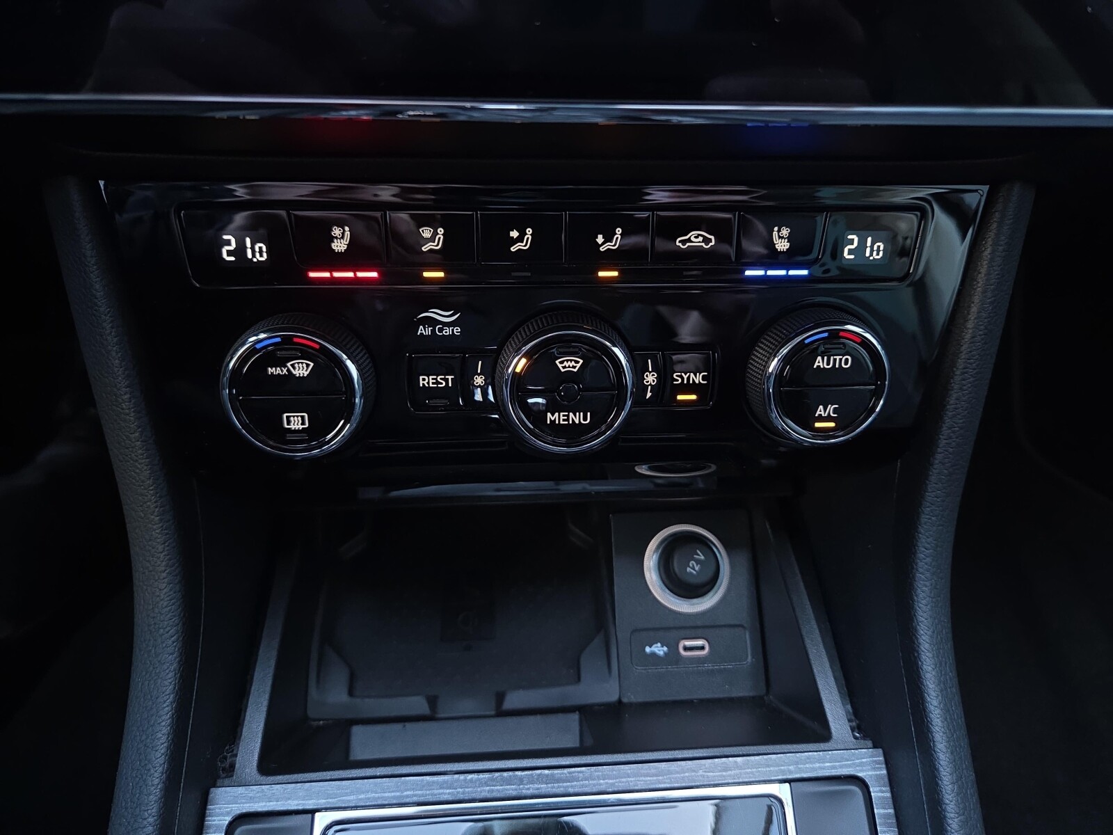 Škoda Superb Combi - zdjęcie 18