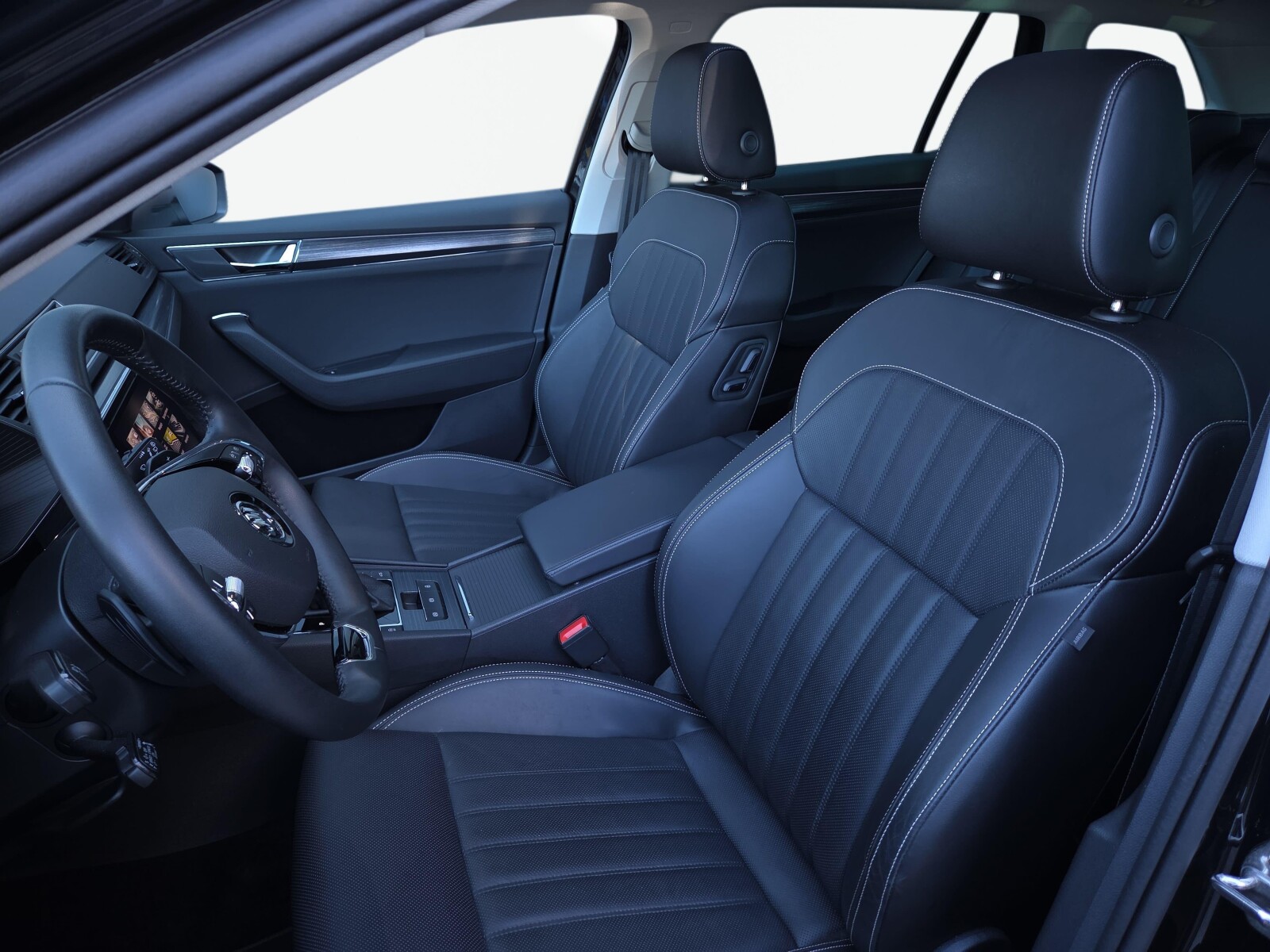 Škoda Superb Combi - zdjęcie 12