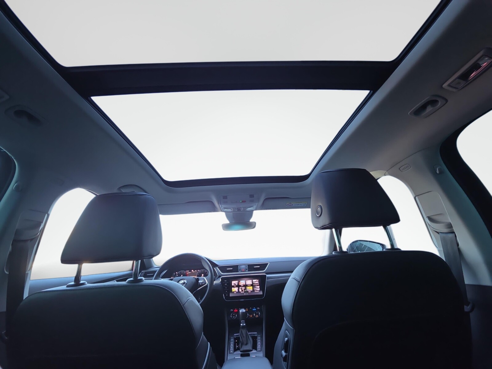 Škoda Superb Combi - zdjęcie 14