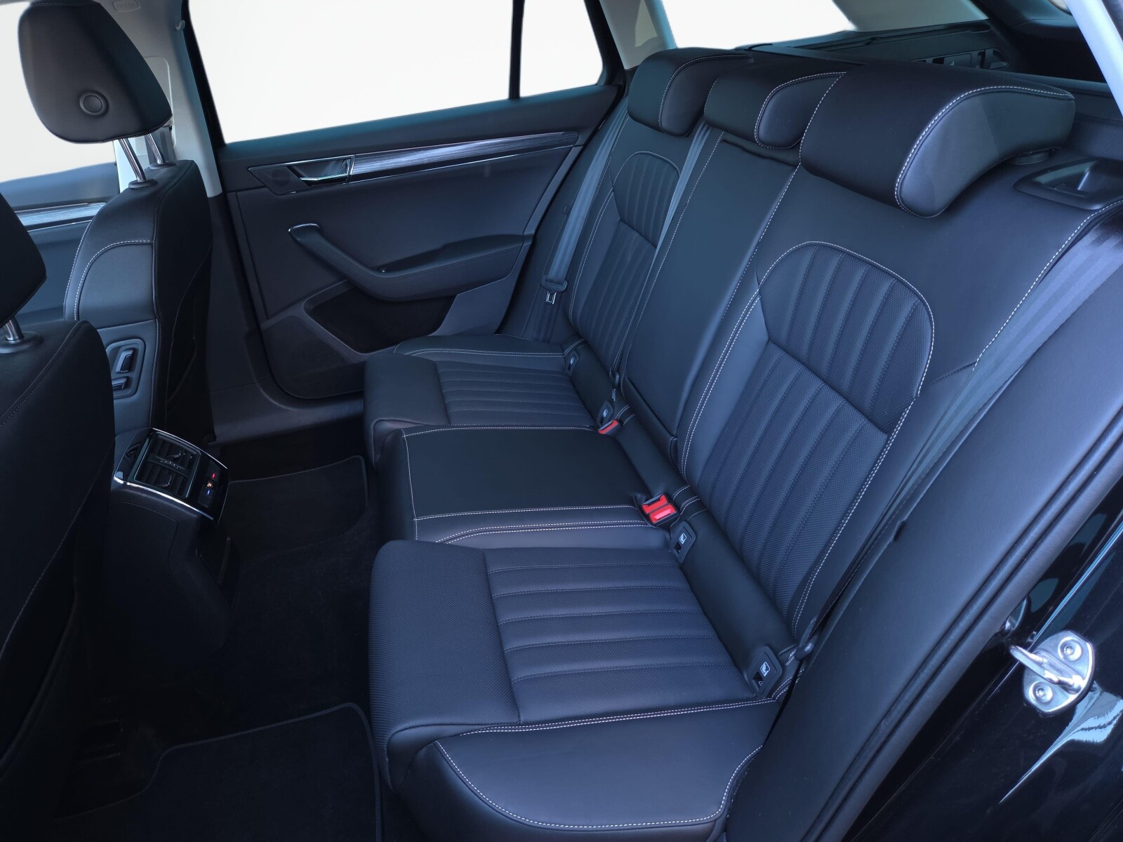 Škoda Superb Combi - zdjęcie 13