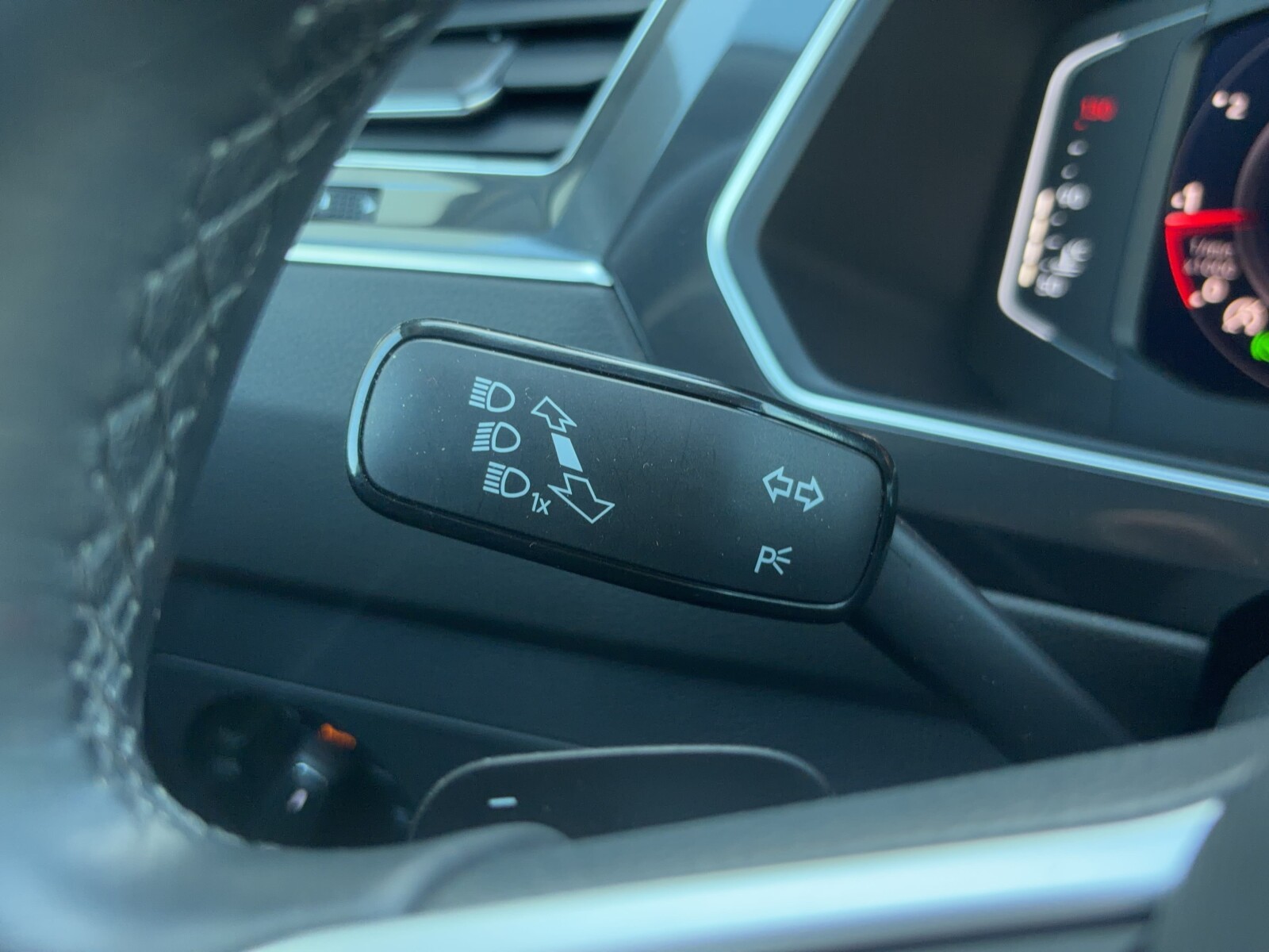 Volkswagen Tiguan Allspace - zdjęcie 37