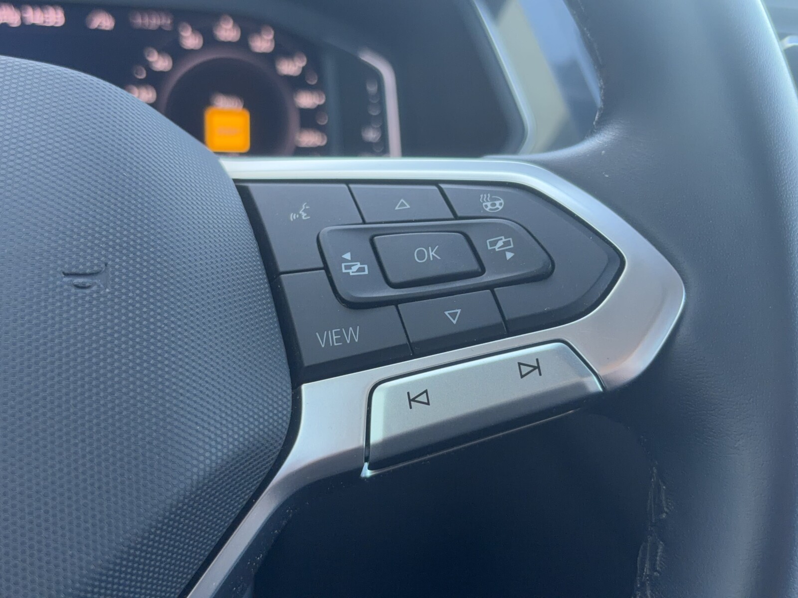Volkswagen Tiguan Allspace - zdjęcie 19