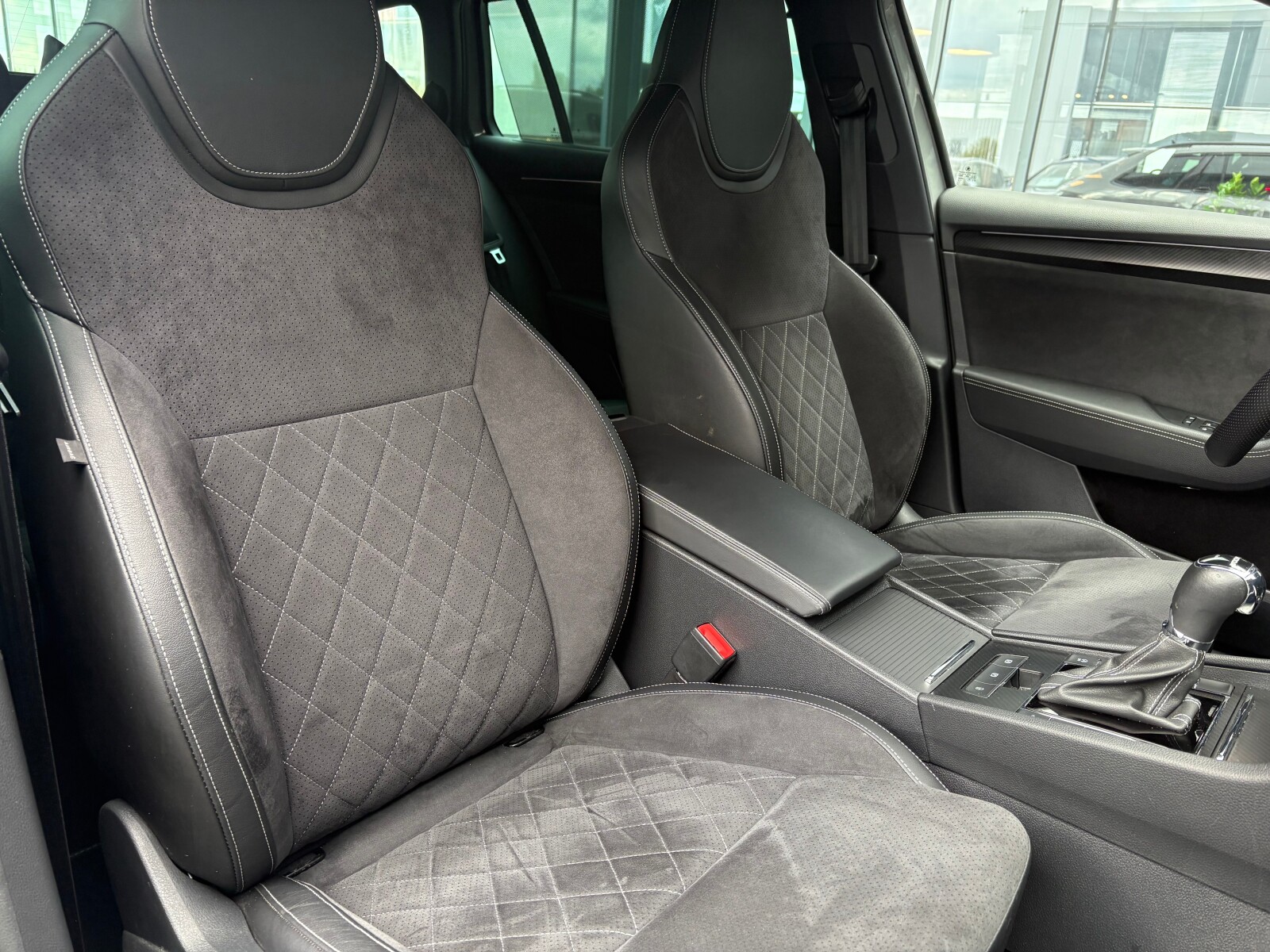 Škoda Superb Combi - zdjęcie 19