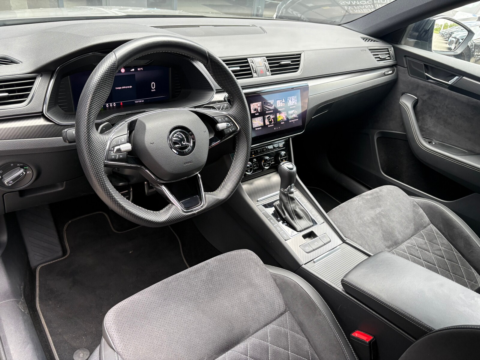 Škoda Superb Combi - zdjęcie 11