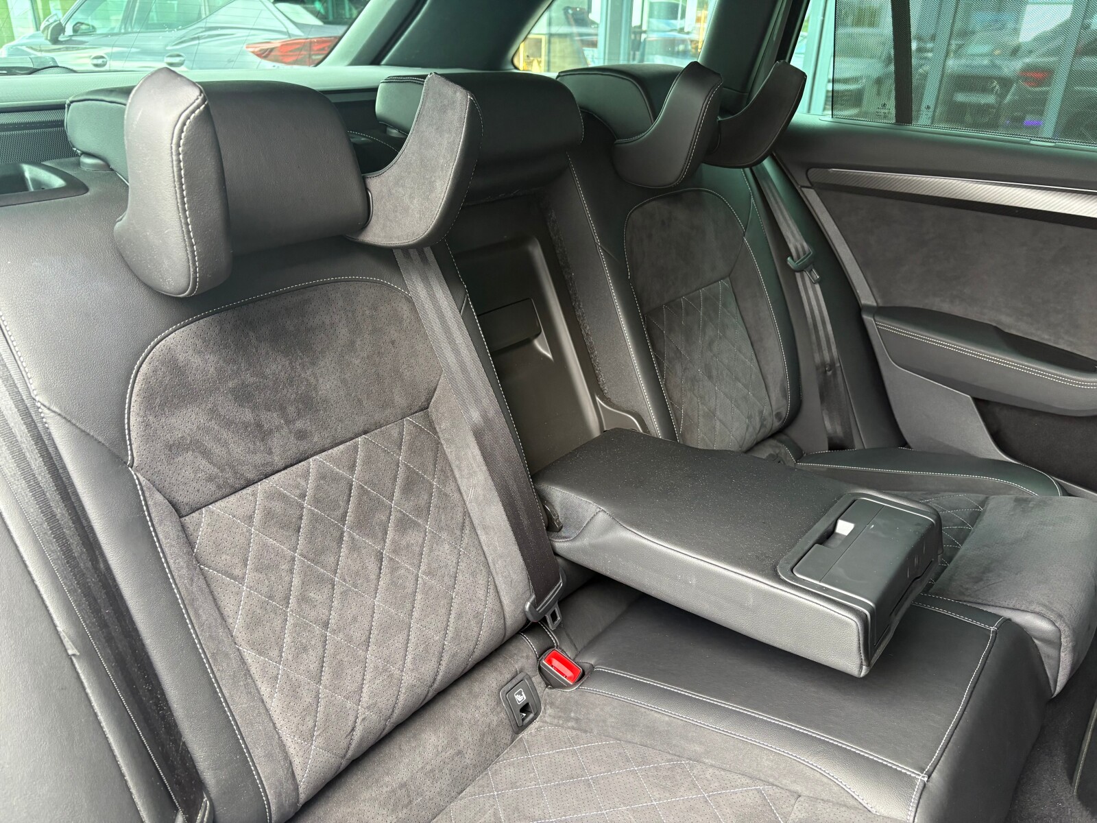 Škoda Superb Combi - zdjęcie 17