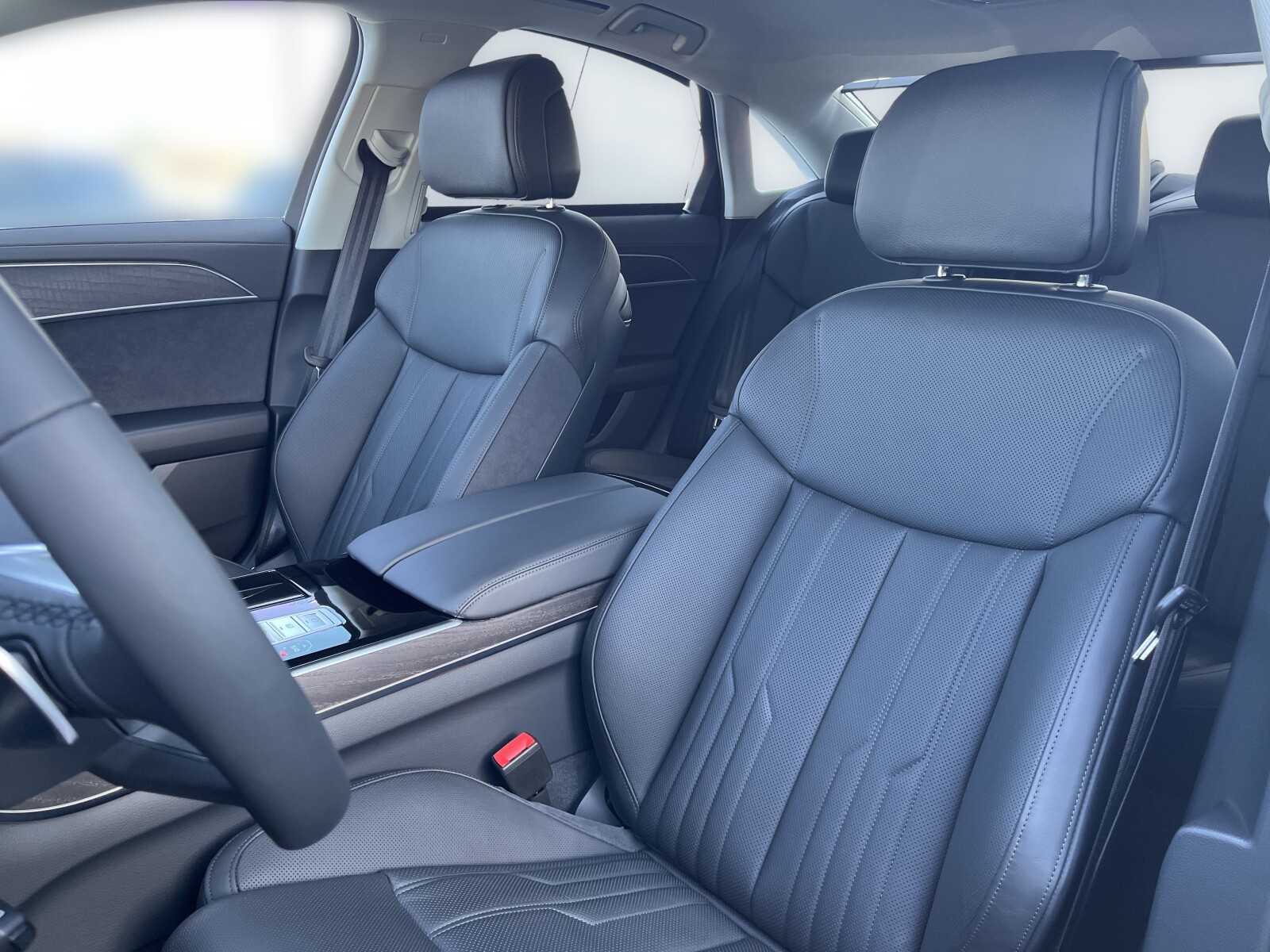 Audi A8 - zdjęcie 12