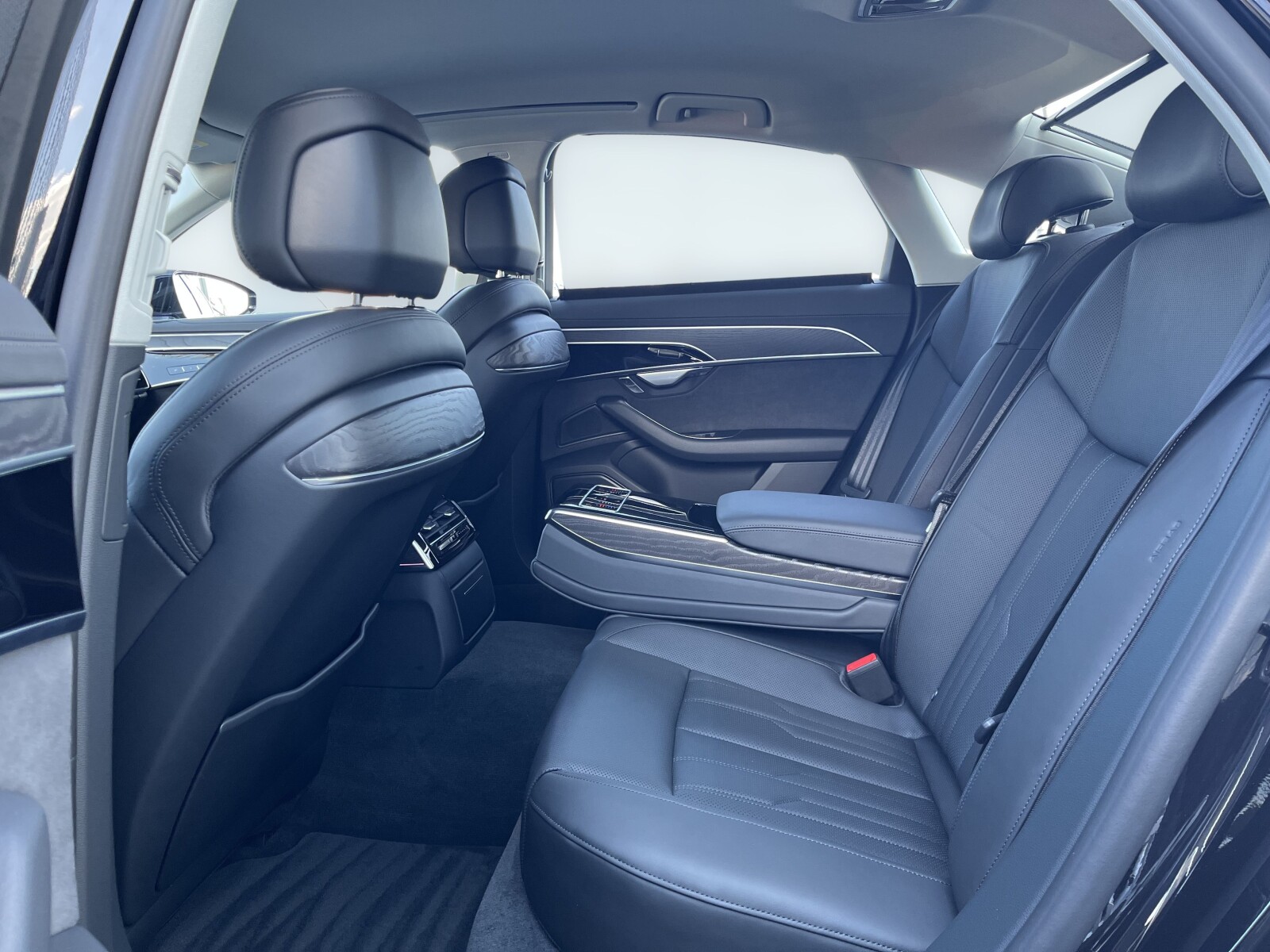 Audi A8 - zdjęcie 14