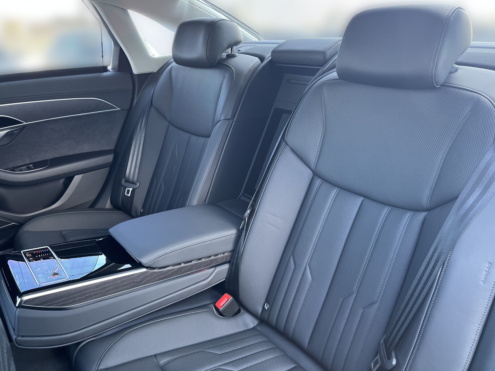 Audi A8 - zdjęcie 13