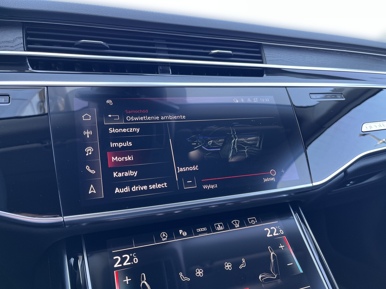 Audi A8 - zdjęcie 30