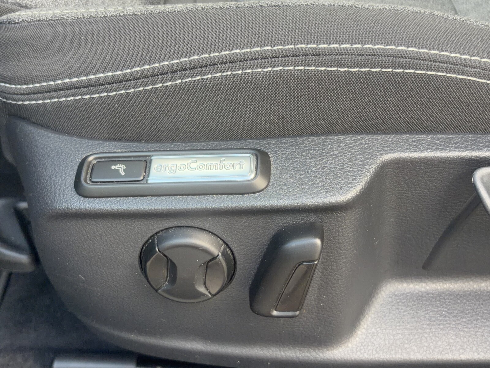 Volkswagen Passat - zdjęcie 27