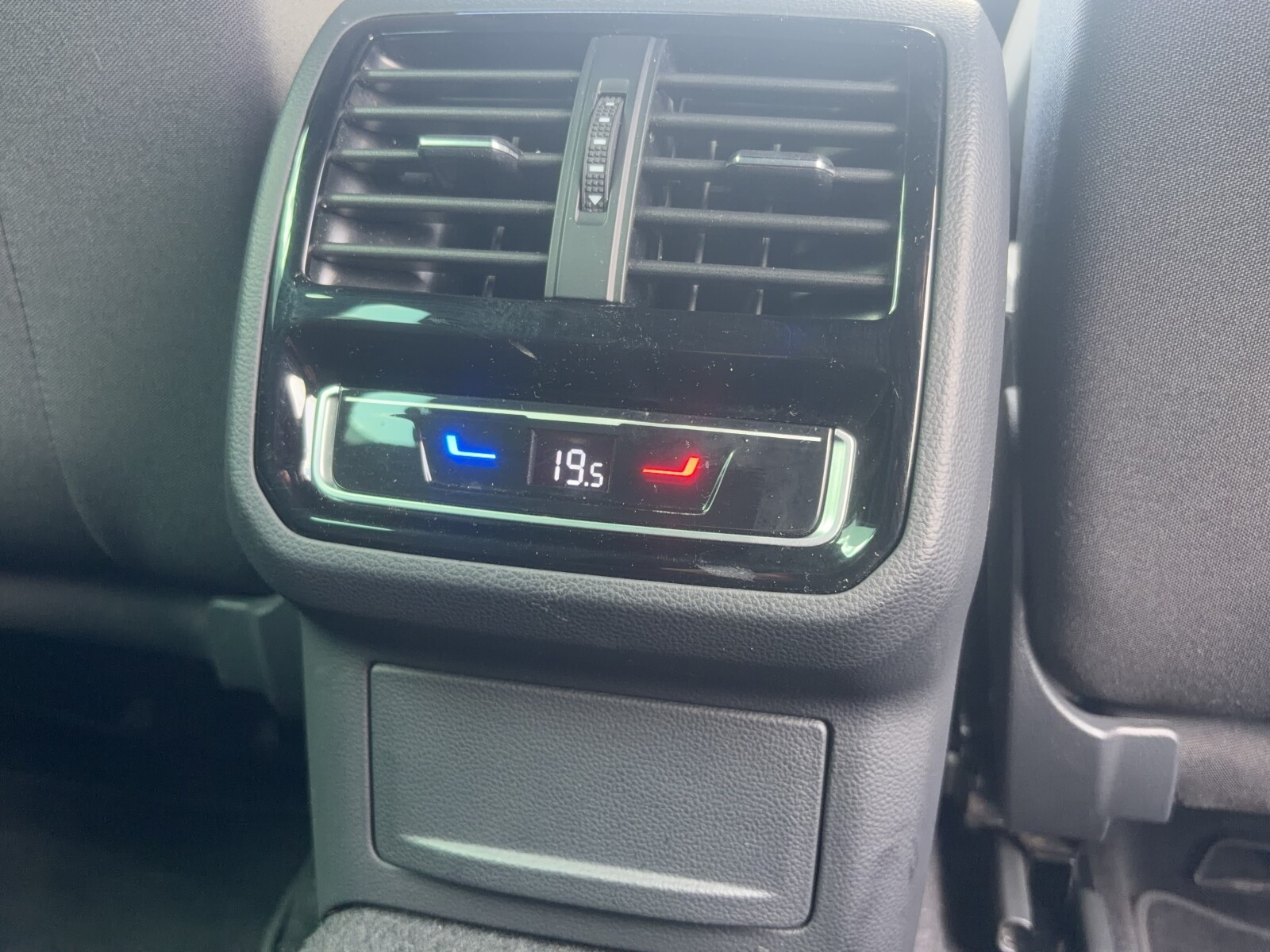Volkswagen Passat - zdjęcie 24