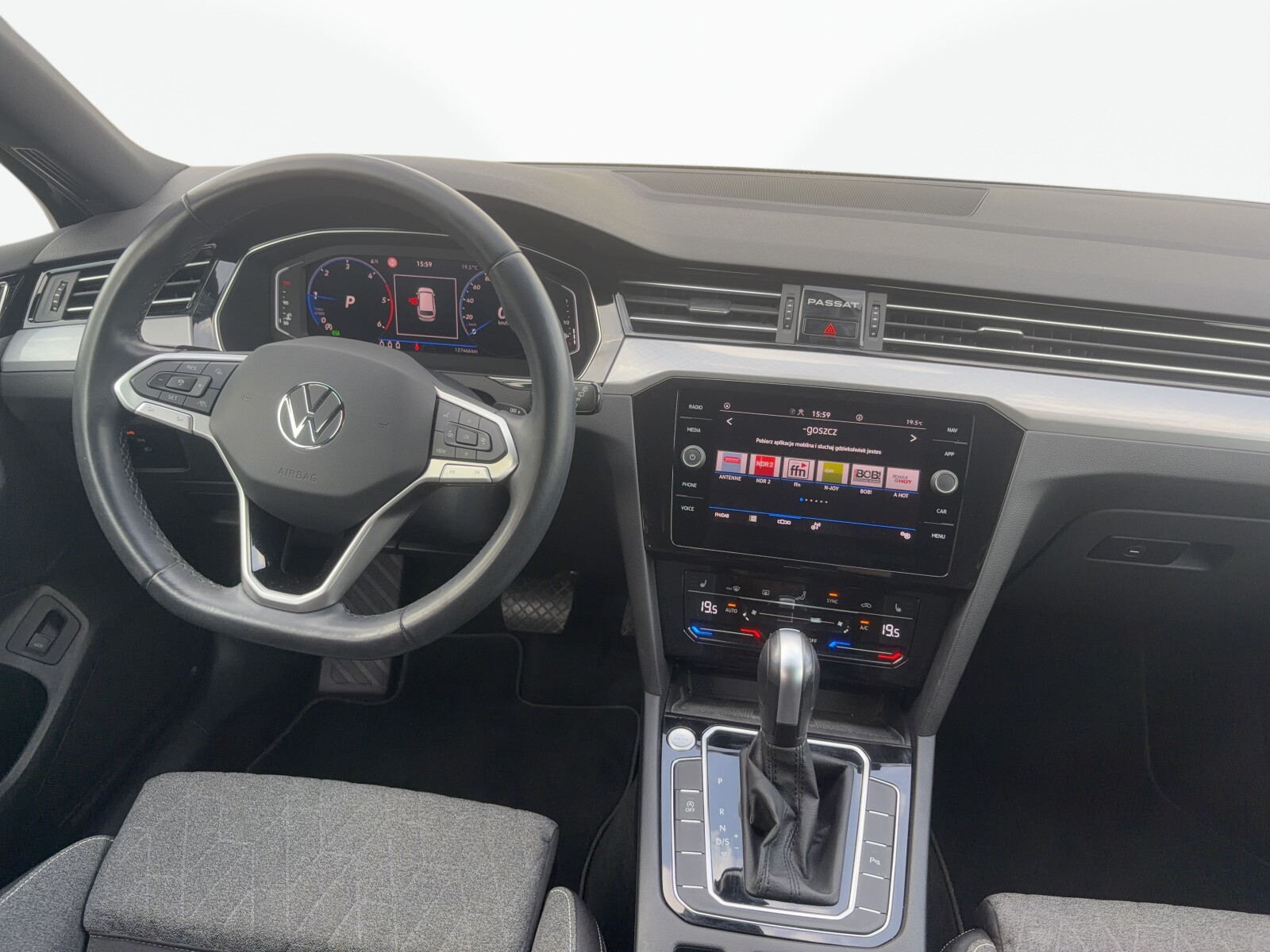 Volkswagen Passat - zdjęcie 11