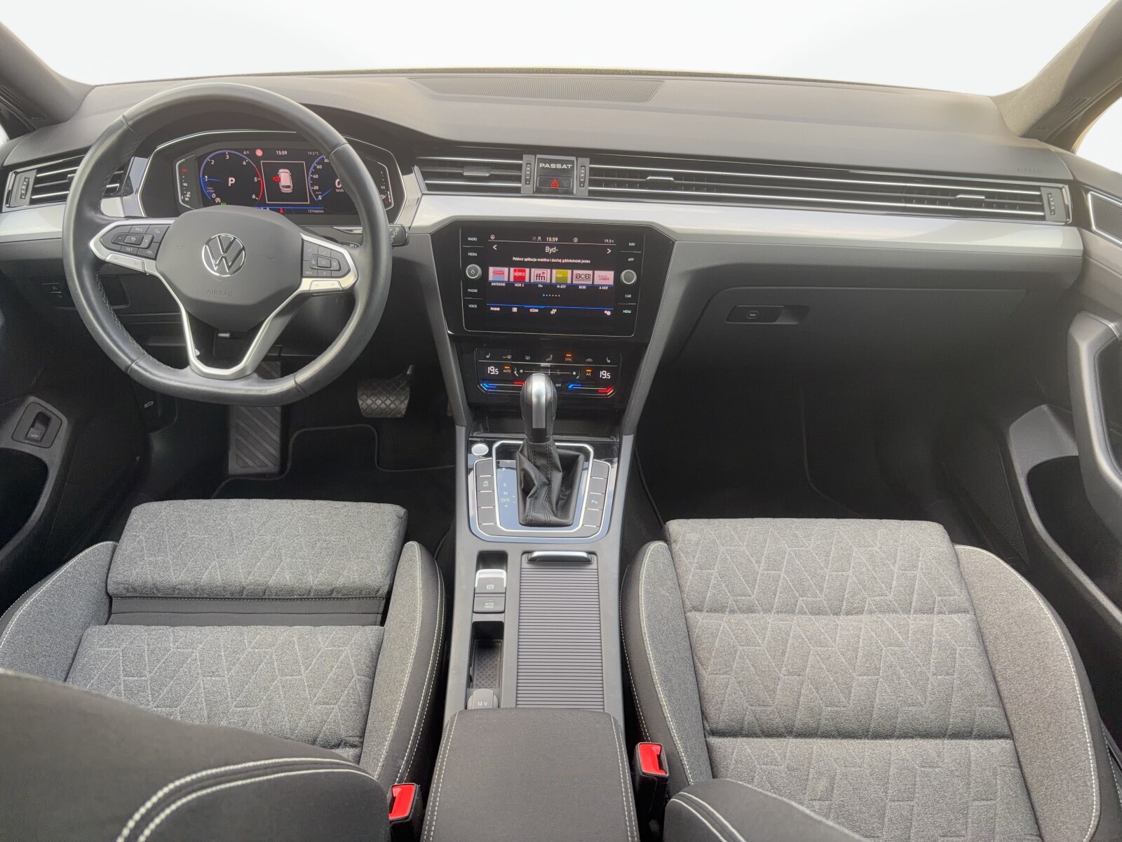 Volkswagen Passat - zdjęcie 10
