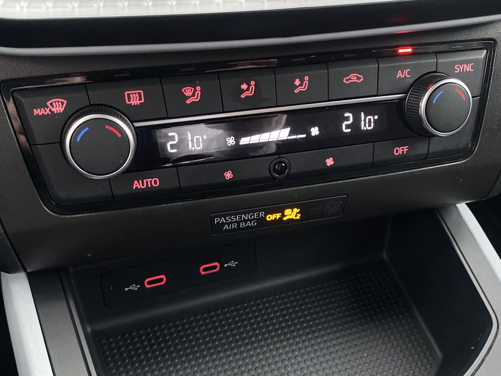 Seat Arona - zdjęcie 18