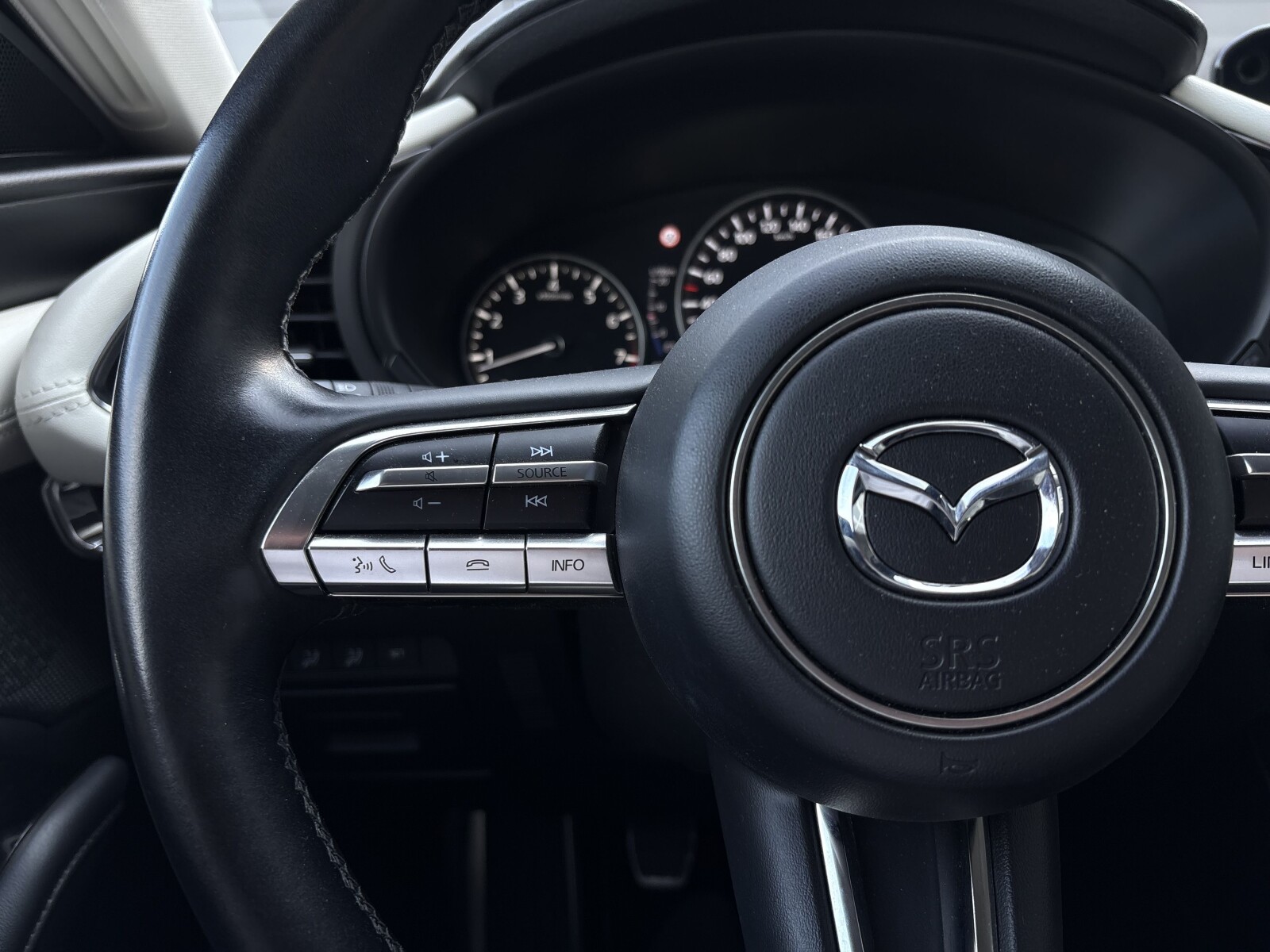 Mazda 3 - zdjęcie 18