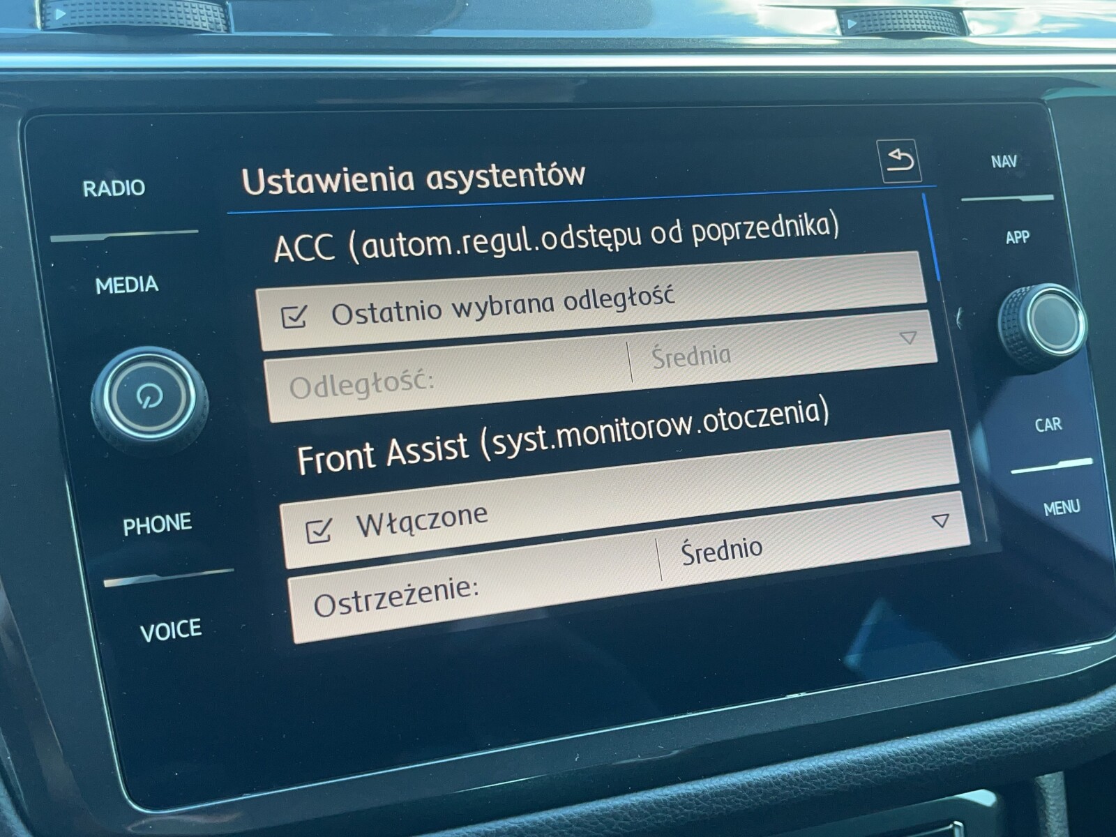 Volkswagen Tiguan - zdjęcie 35