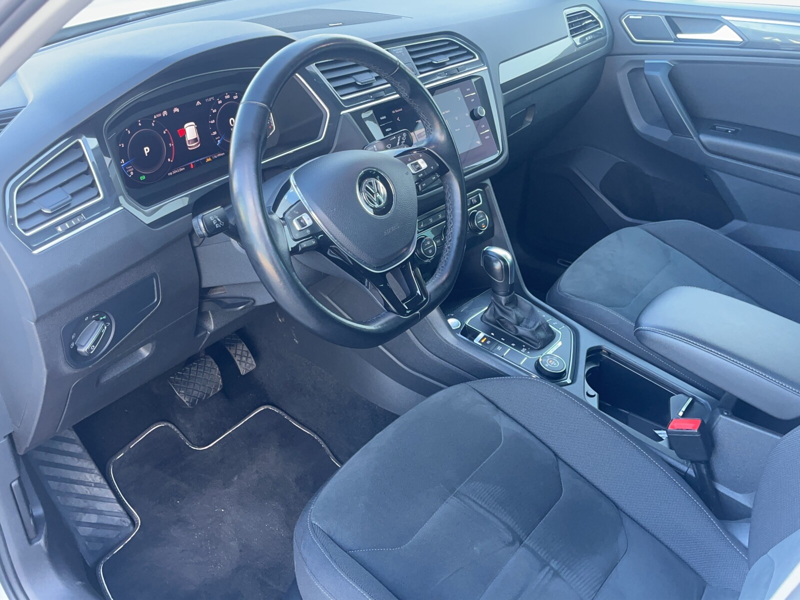 Volkswagen Tiguan - zdjęcie 9