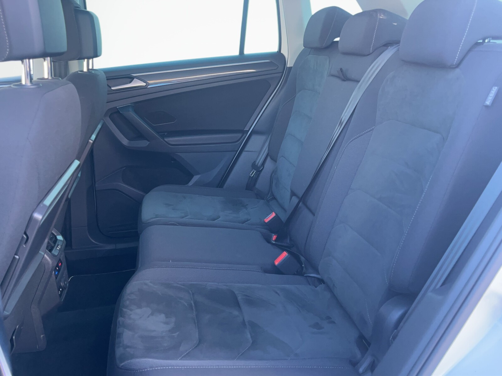 Volkswagen Tiguan - zdjęcie 12