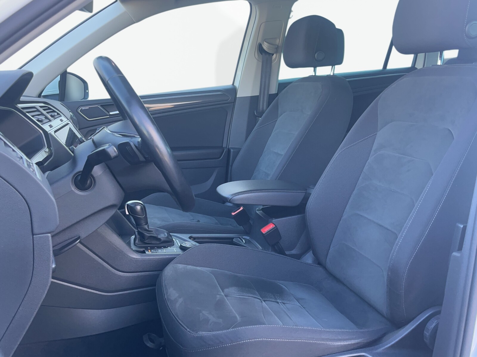 Volkswagen Tiguan - zdjęcie 10
