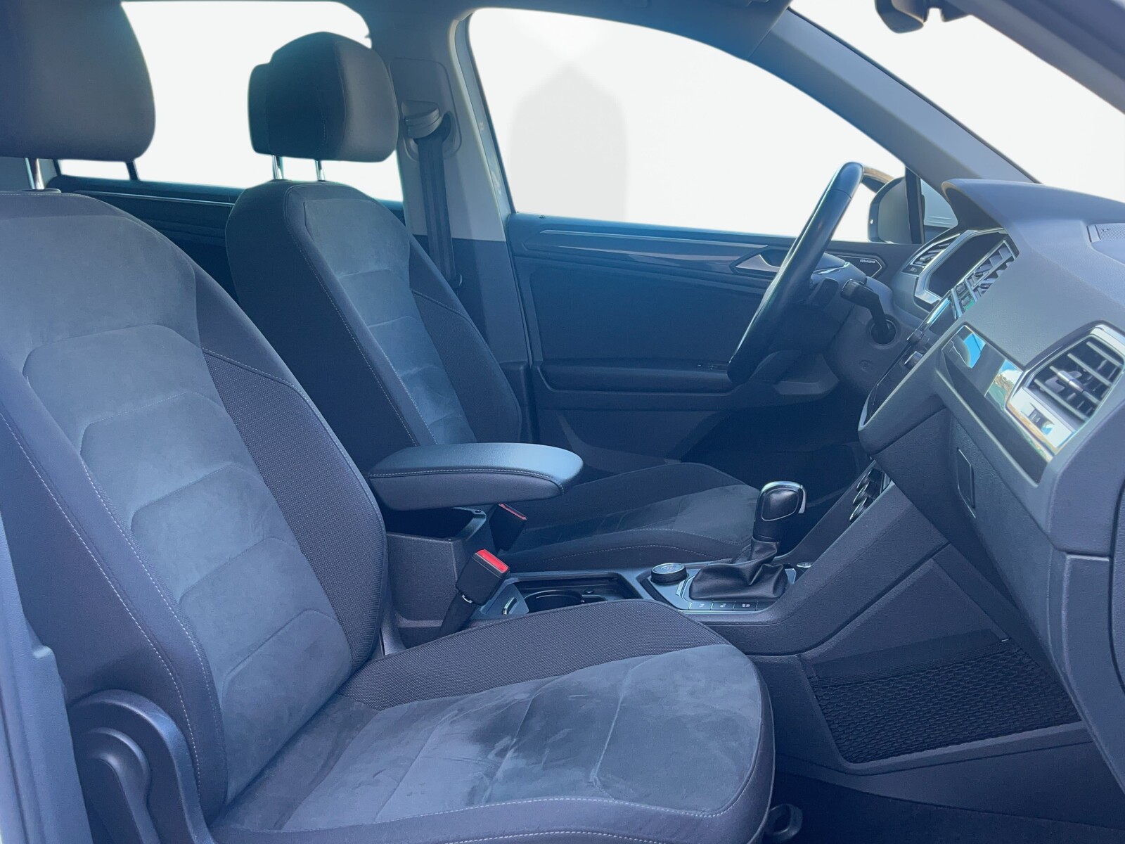 Volkswagen Tiguan - zdjęcie 21