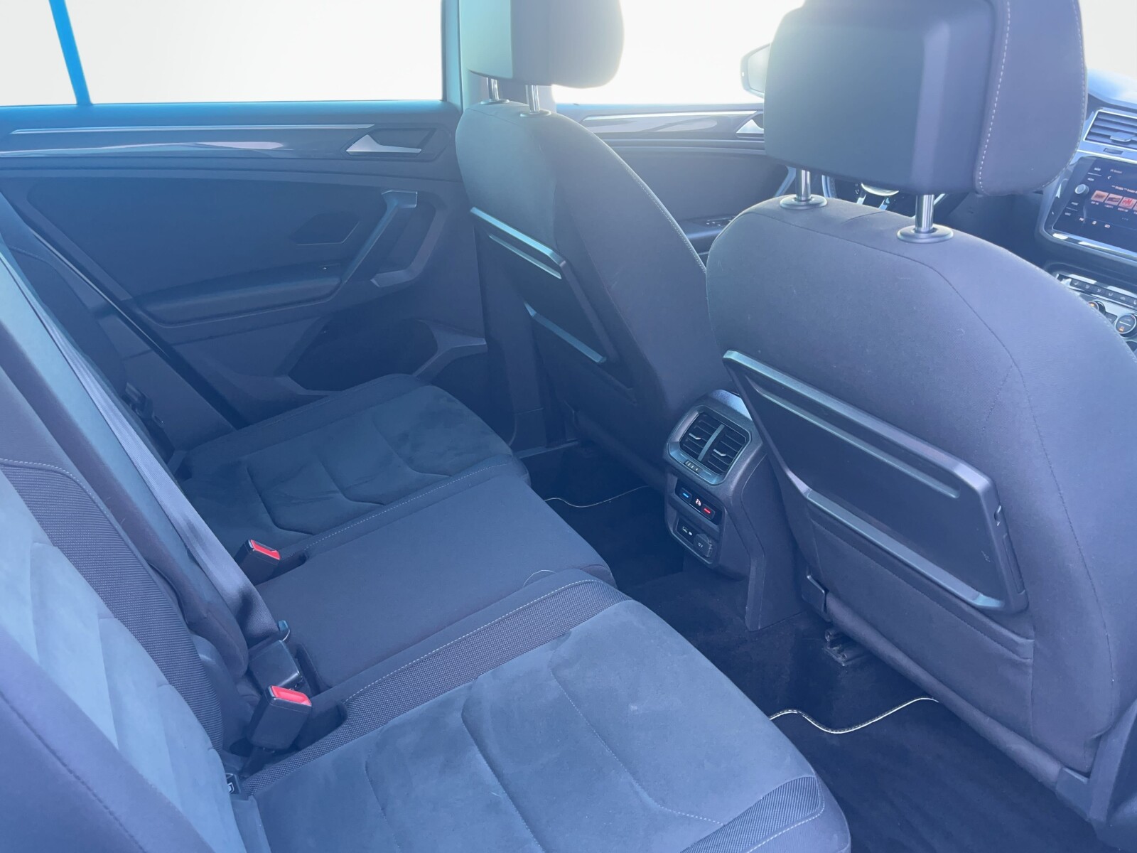 Volkswagen Tiguan - zdjęcie 17