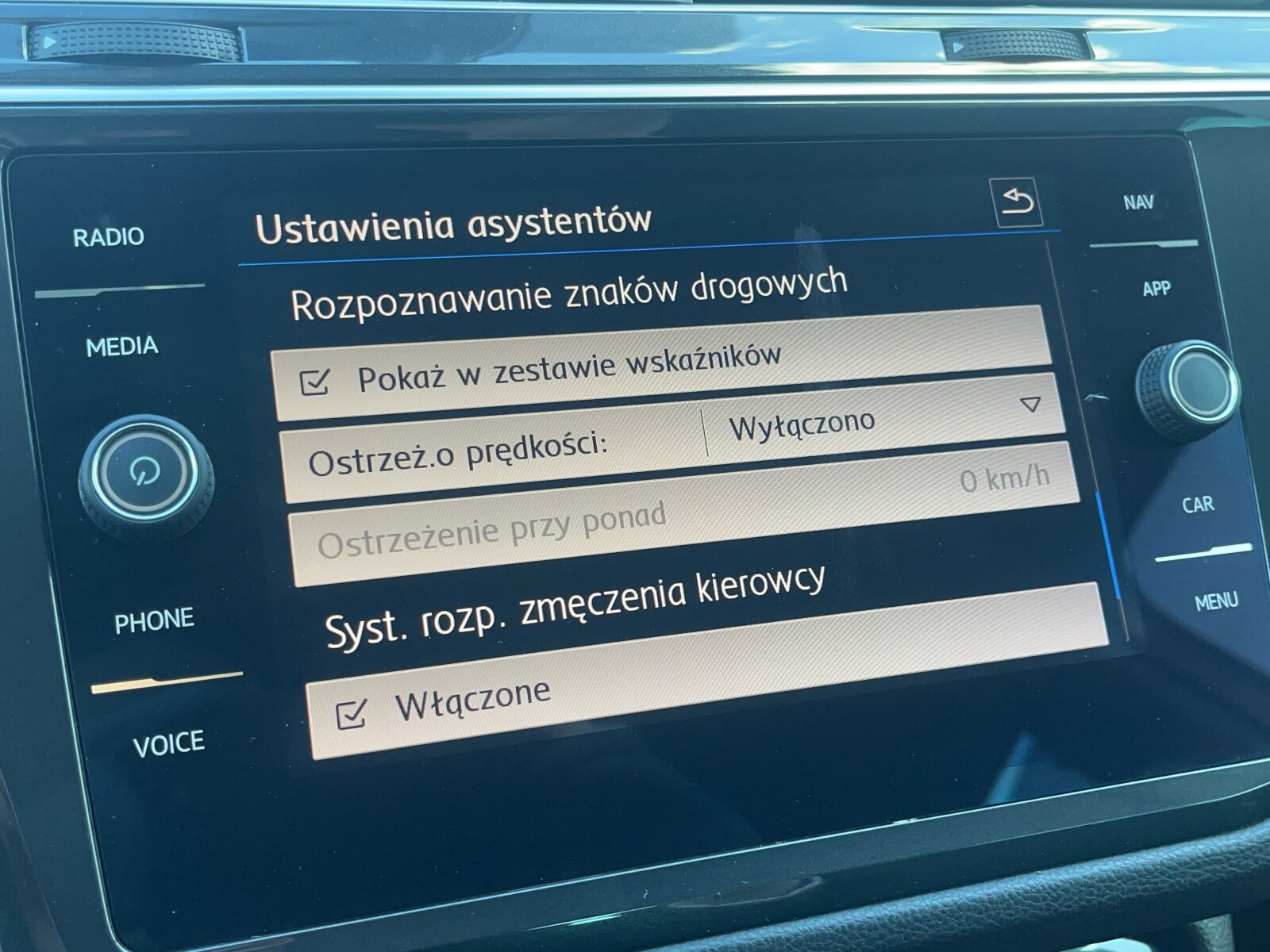 Volkswagen Tiguan - zdjęcie 37