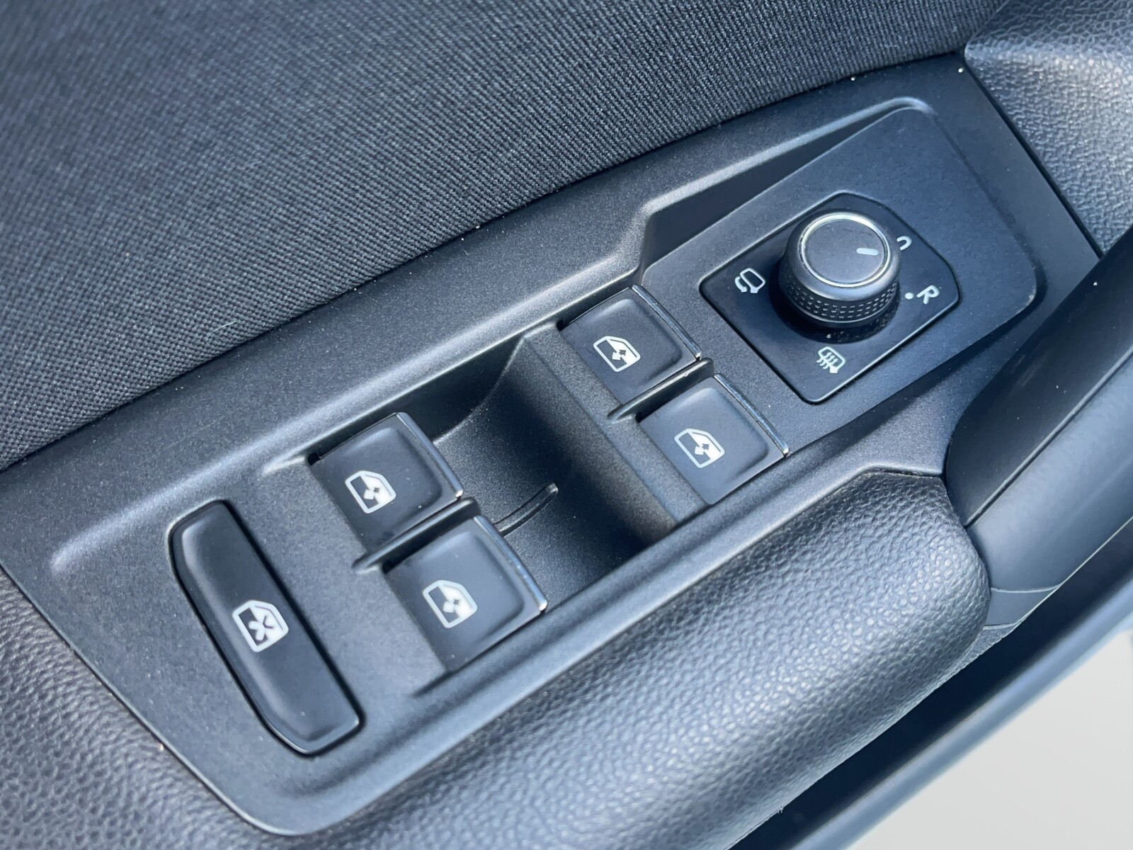 Volkswagen Tiguan - zdjęcie 22