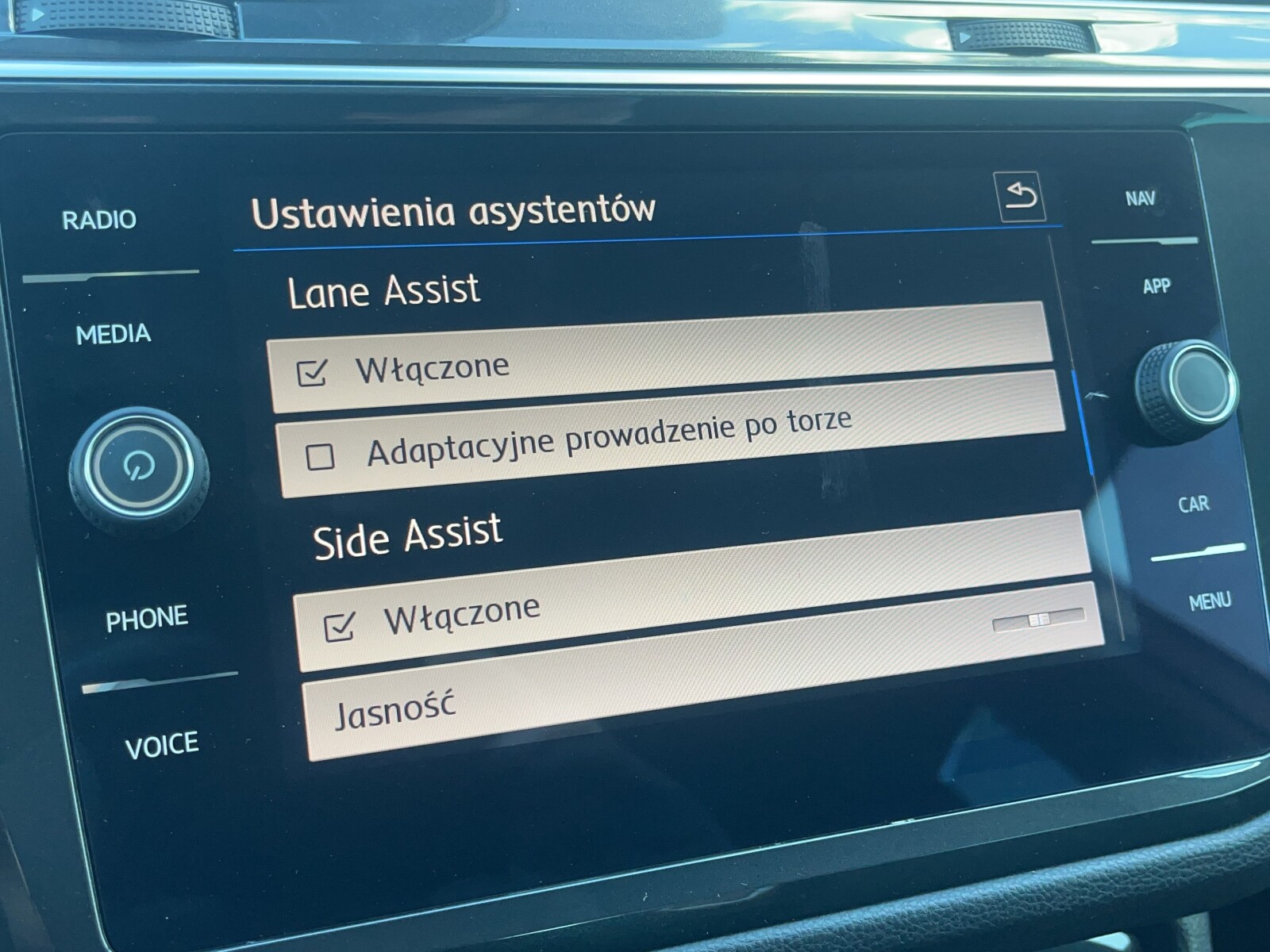 Volkswagen Tiguan - zdjęcie 36