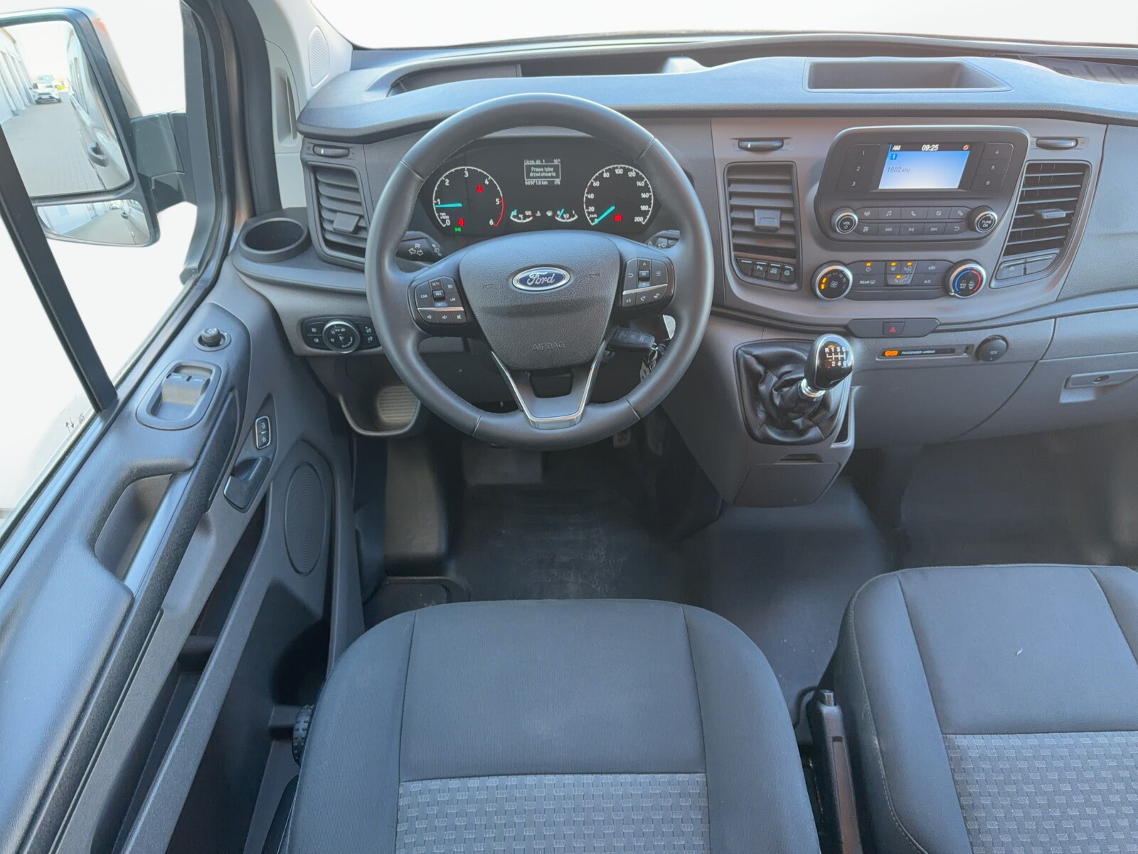 Ford Transit Custom - zdjęcie 17