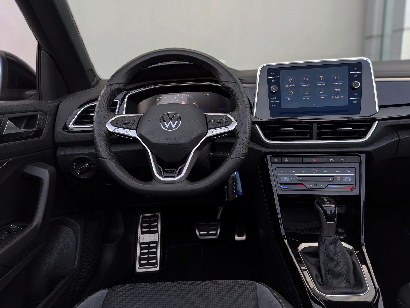 Volkswagen T-Roc - zdjęcie 13