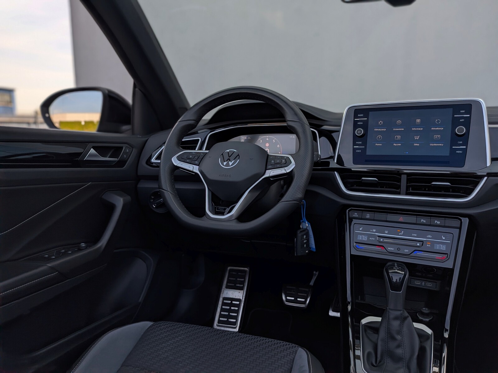 Volkswagen T-Roc - zdjęcie 20