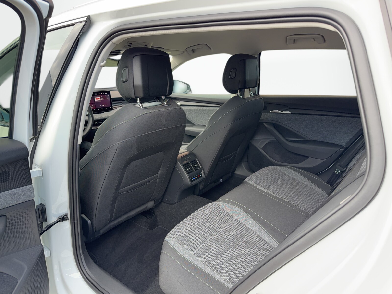 Škoda Superb - zdjęcie 33
