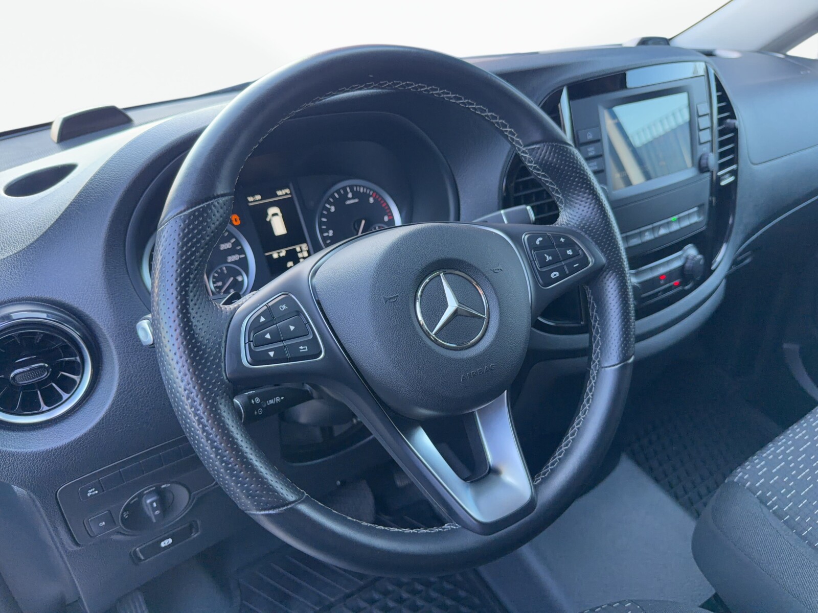Mercedes-Benz Vito - zdjęcie 10