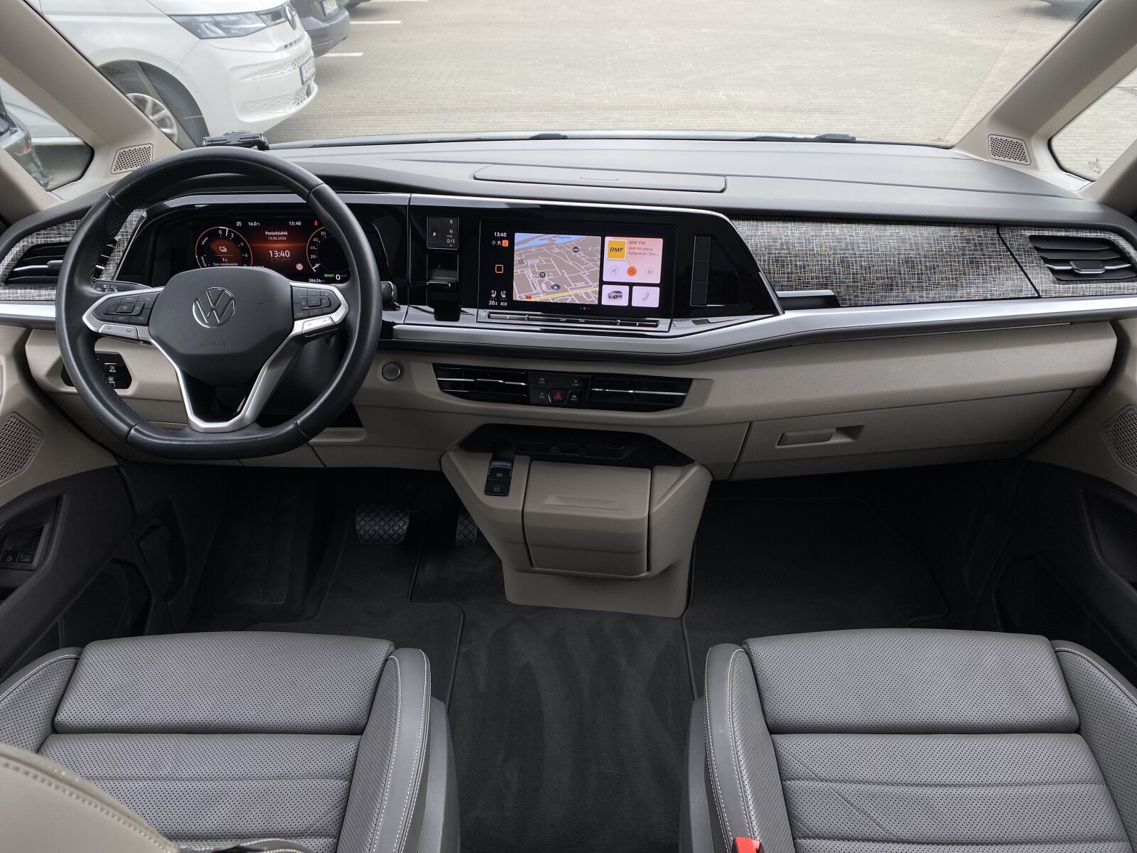 Volkswagen Multivan - zdjęcie 10