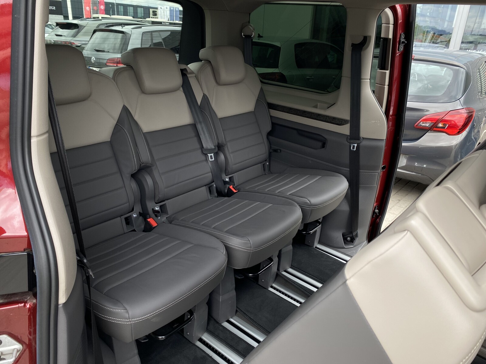 Volkswagen Multivan - zdjęcie 38