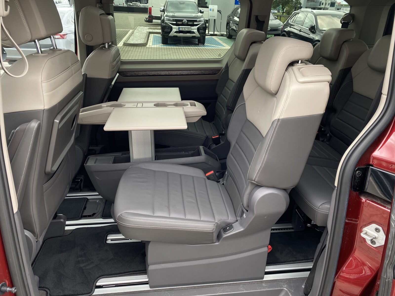 Volkswagen Multivan - zdjęcie 36