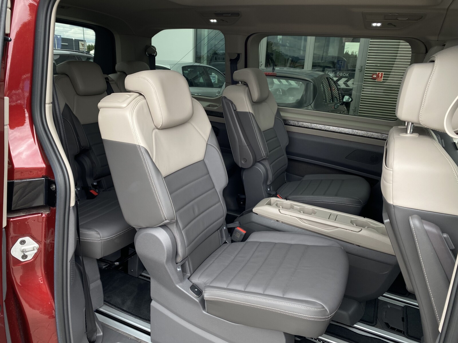 Volkswagen Multivan - zdjęcie 40