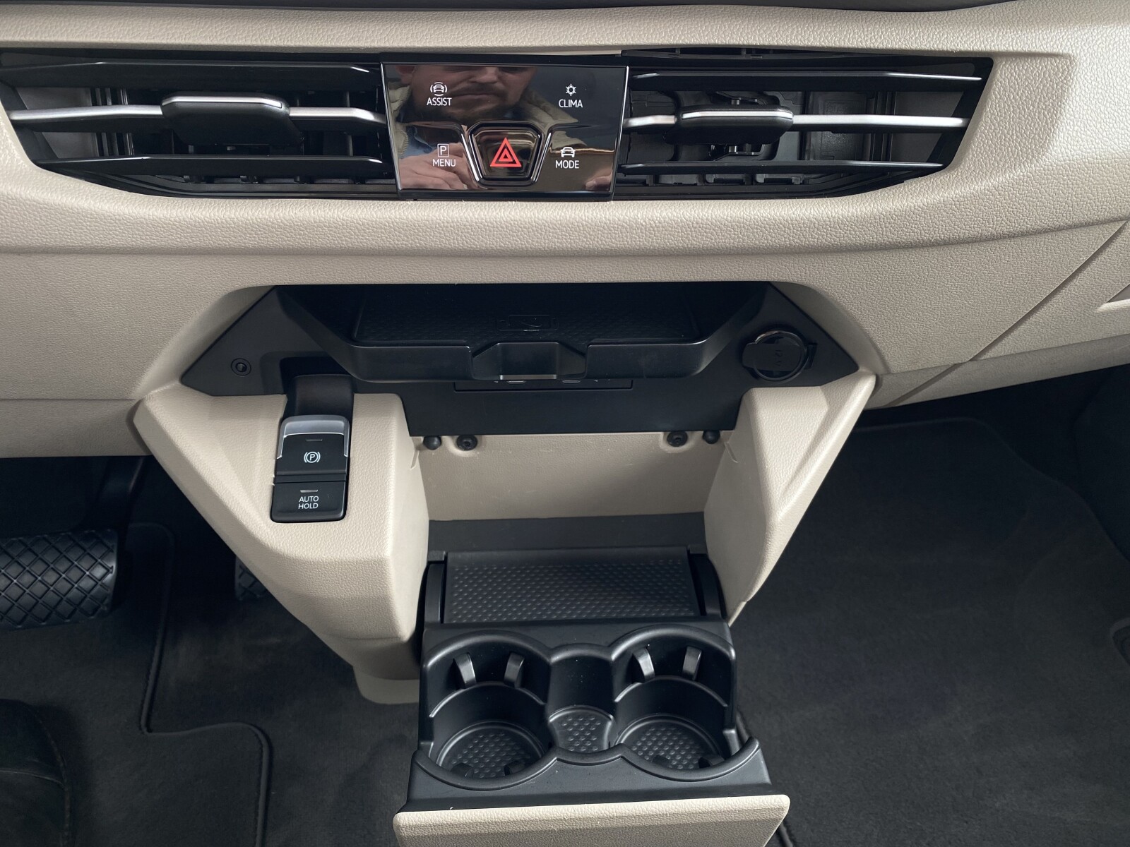 Volkswagen Multivan - zdjęcie 21