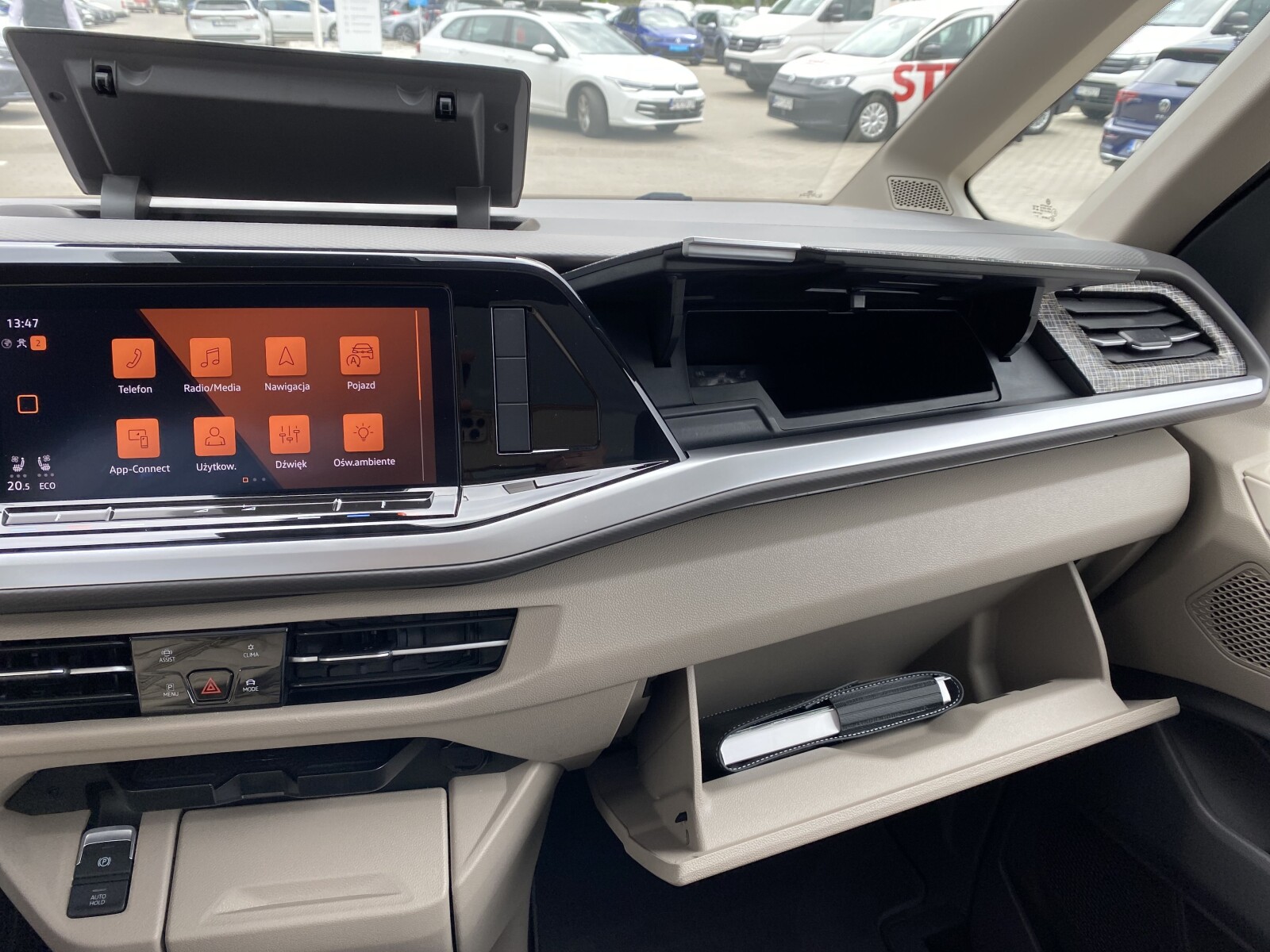 Volkswagen Multivan - zdjęcie 31