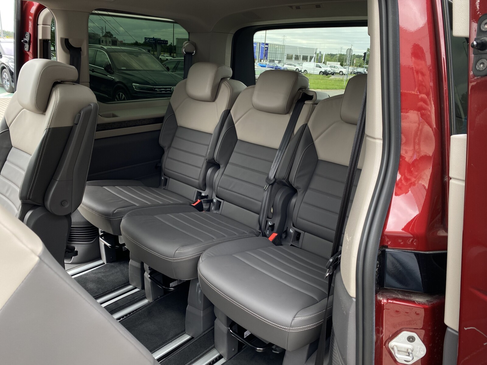 Volkswagen Multivan - zdjęcie 39