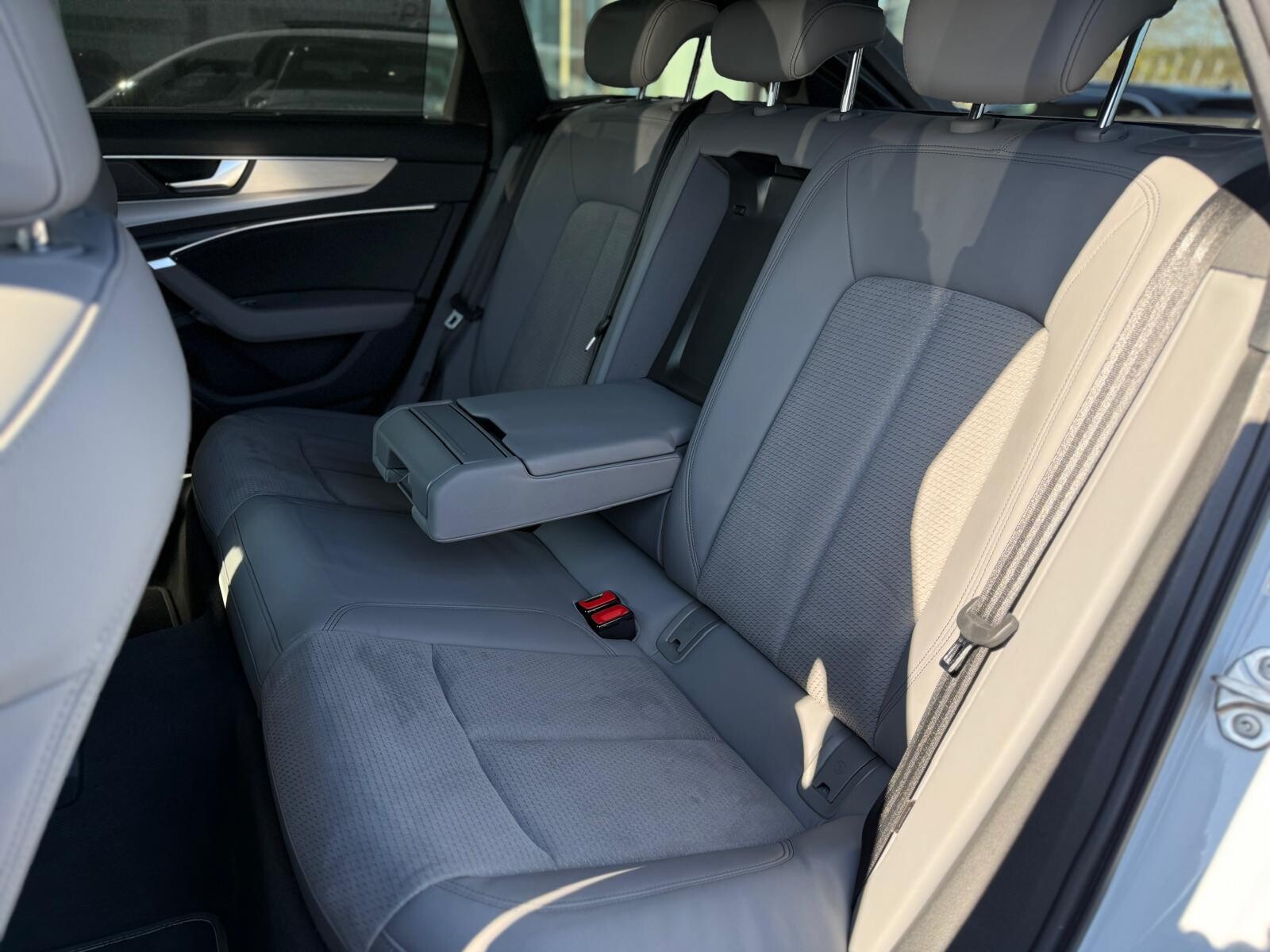 Audi A6 Avant - zdjęcie 21
