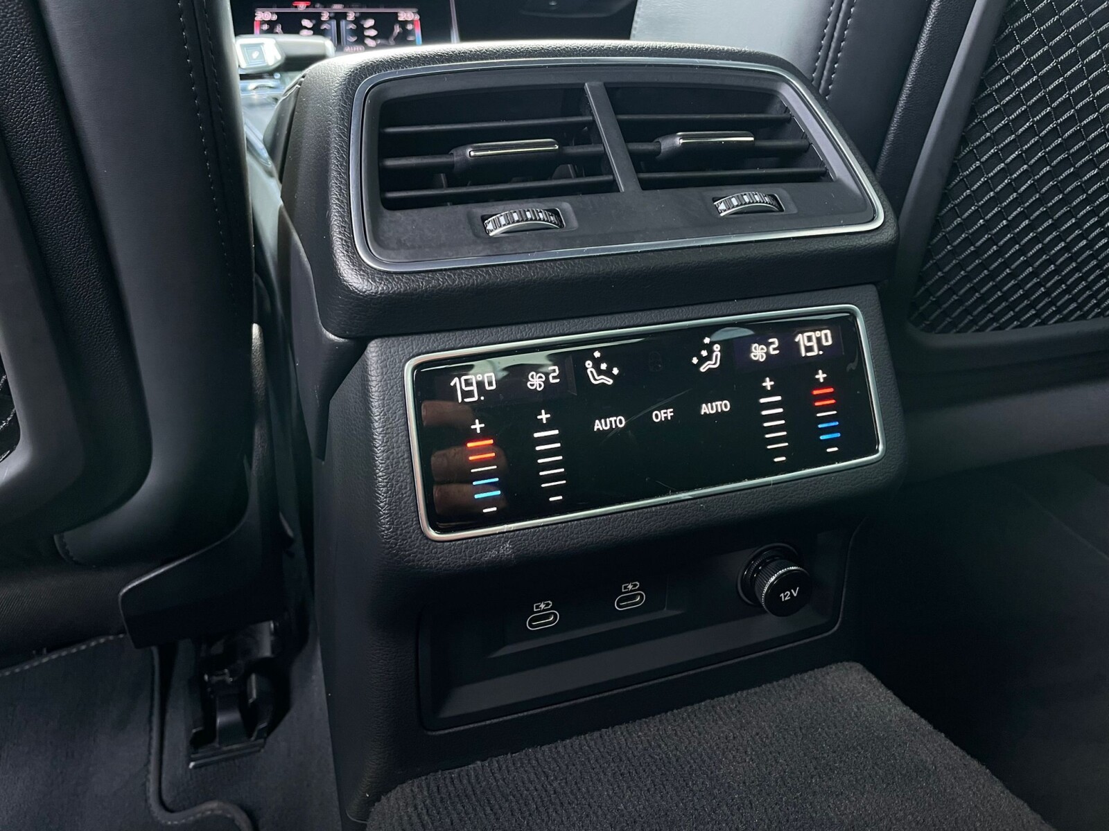 Audi A6 Limousine - zdjęcie 13