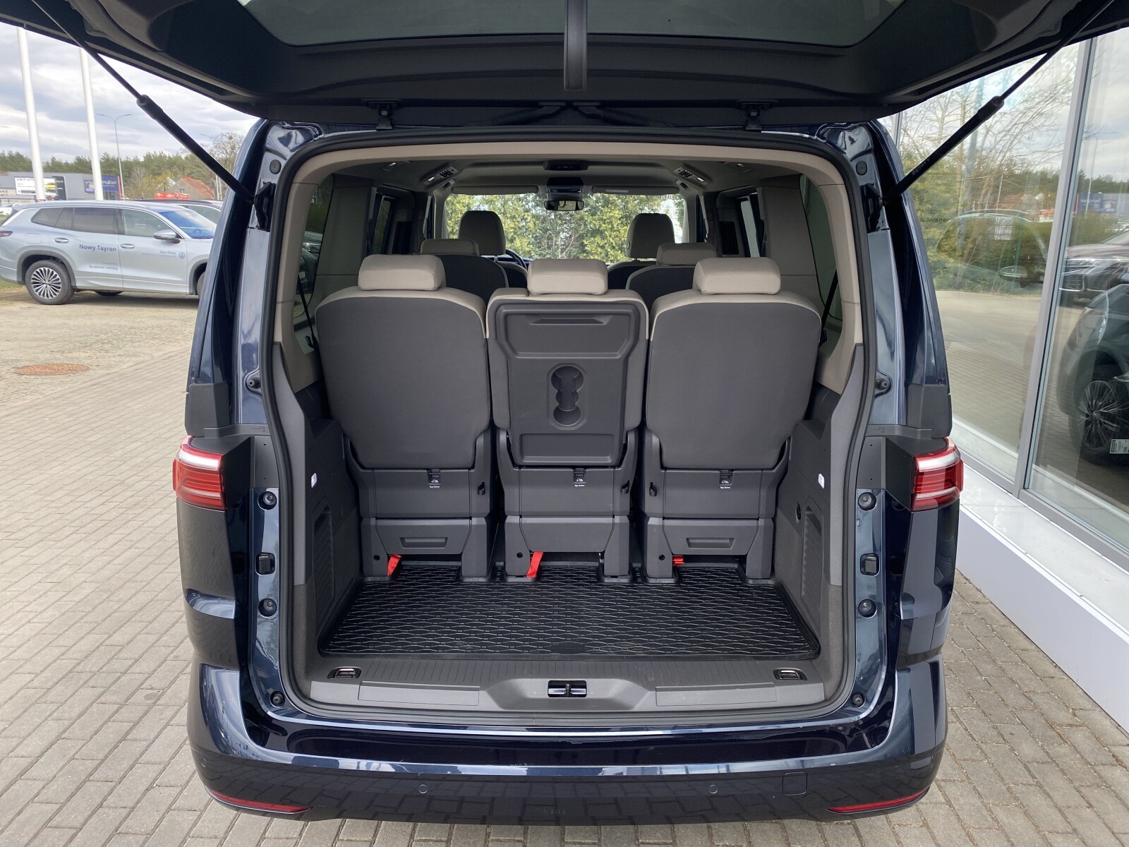 Volkswagen Multivan - zdjęcie 16