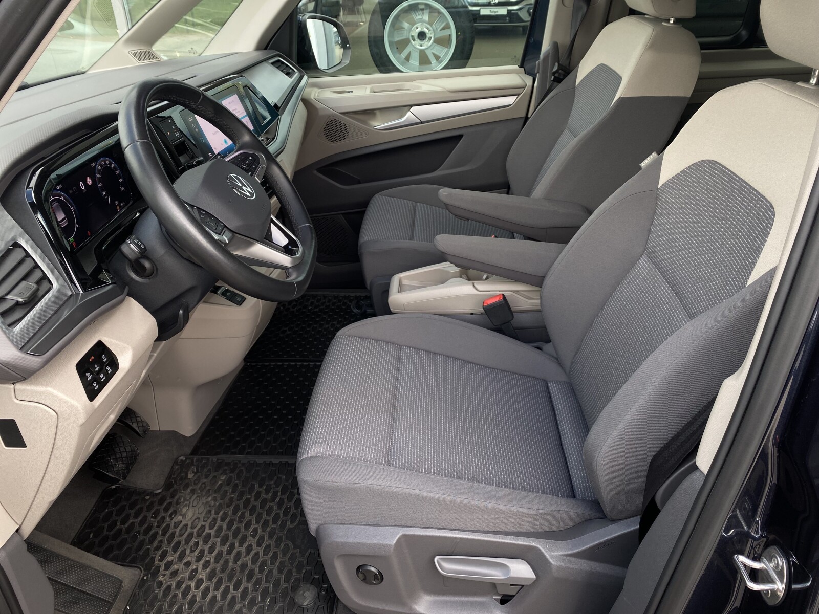 Volkswagen Multivan - zdjęcie 11