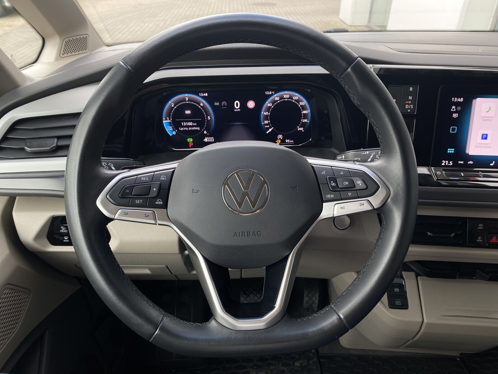 Volkswagen Multivan - zdjęcie 31