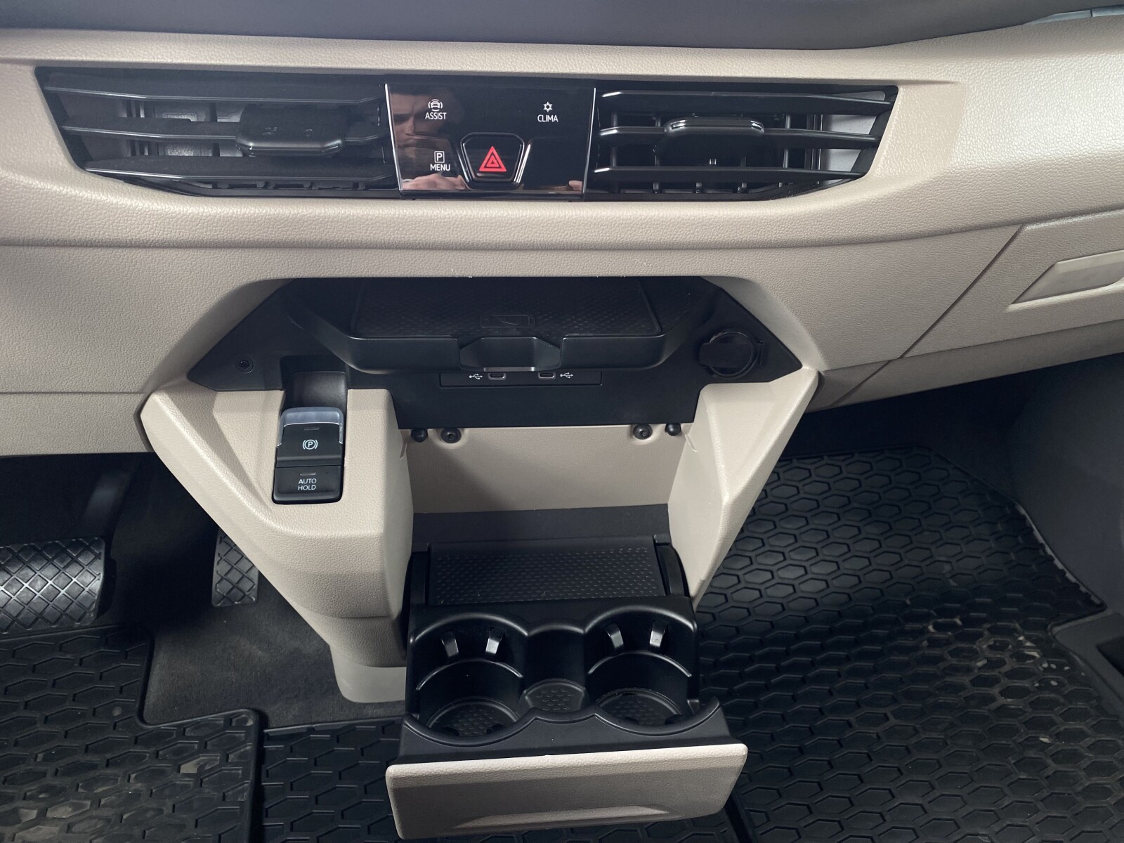 Volkswagen Multivan - zdjęcie 21