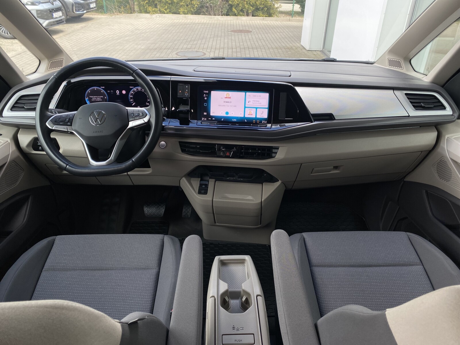 Volkswagen Multivan - zdjęcie 14