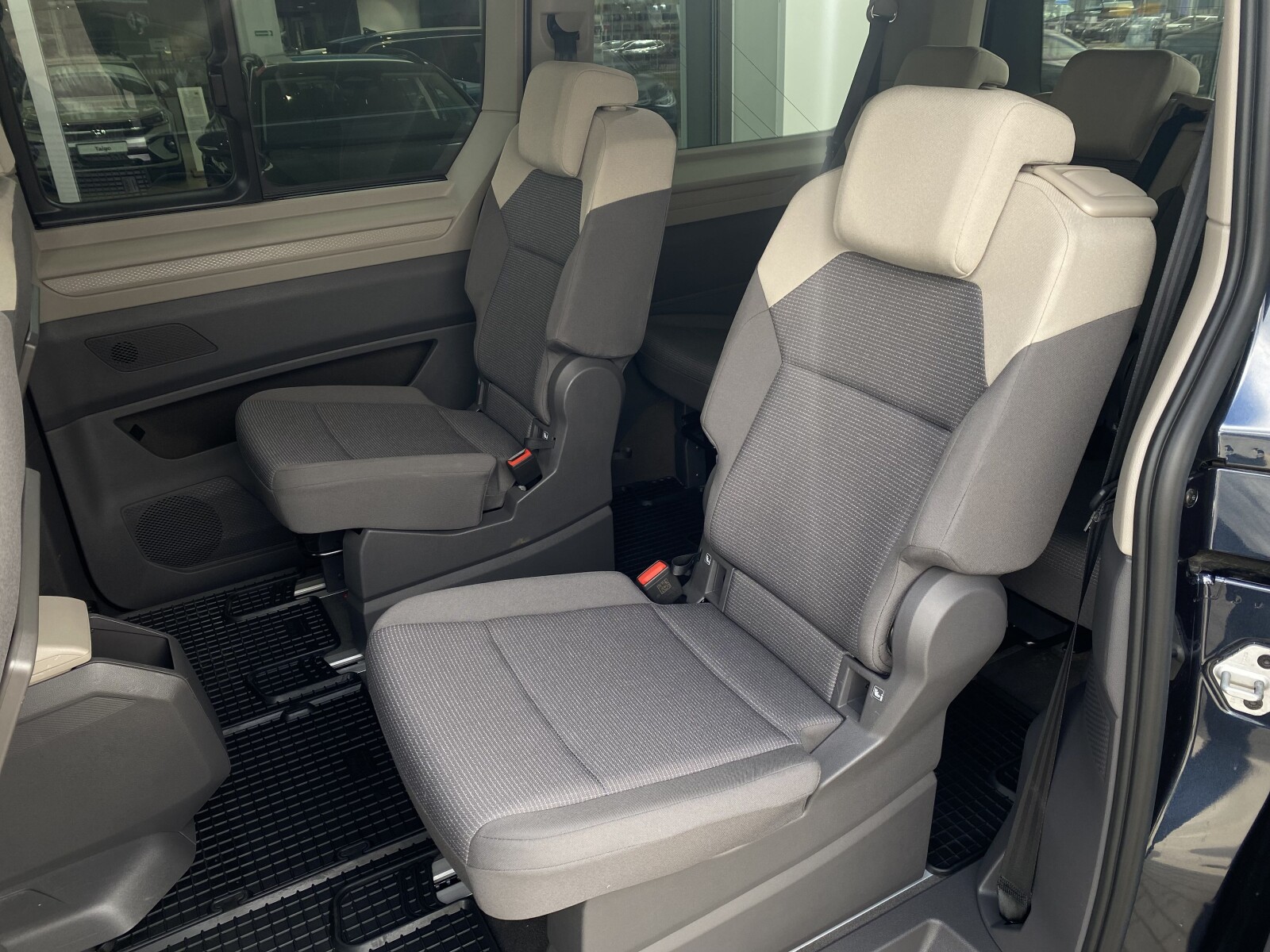 Volkswagen Multivan - zdjęcie 12